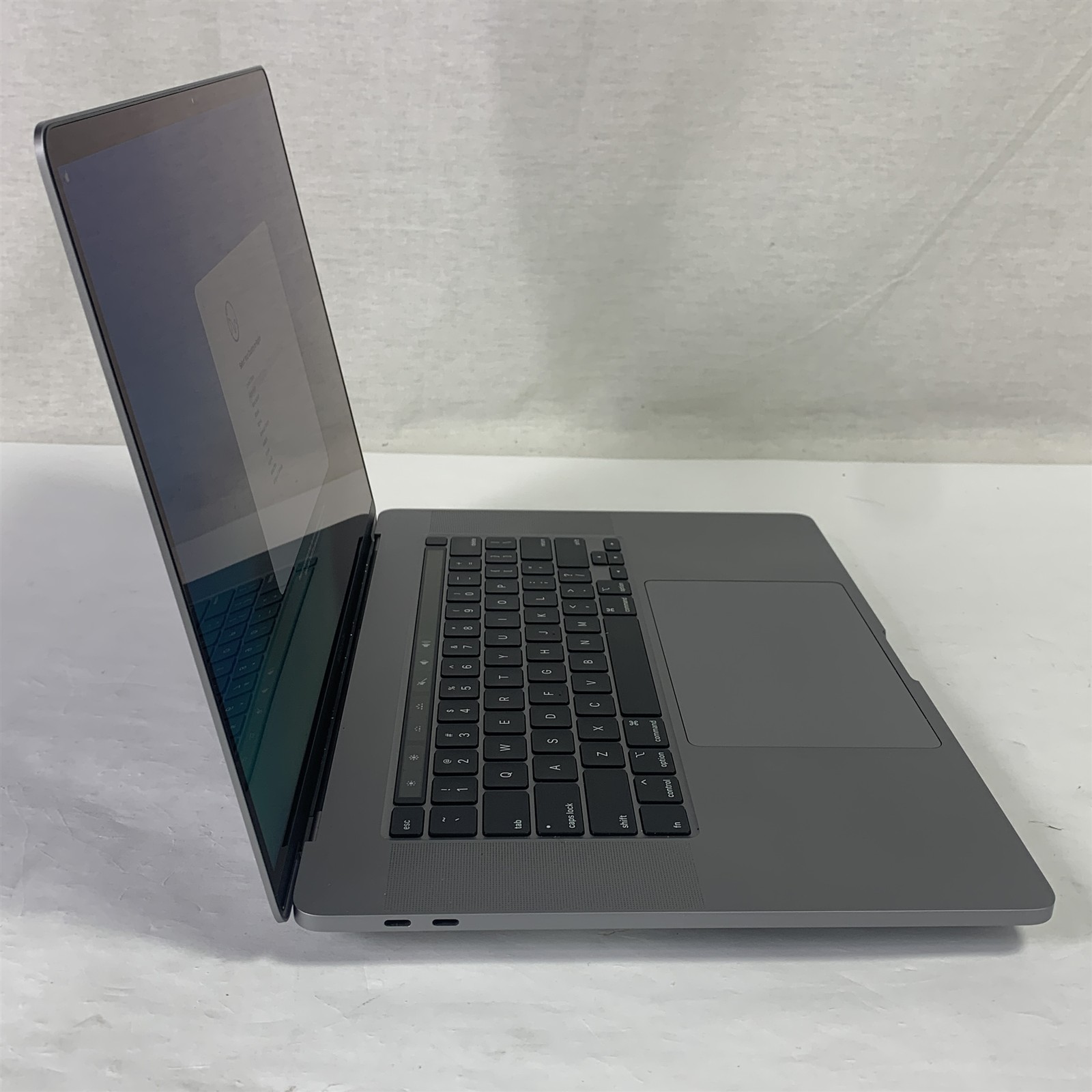 Apple MacBook Pro A2141 (2019) 16″ Laptop Core i9-9980HK 2.3GHz 16GB – 500GB SSD