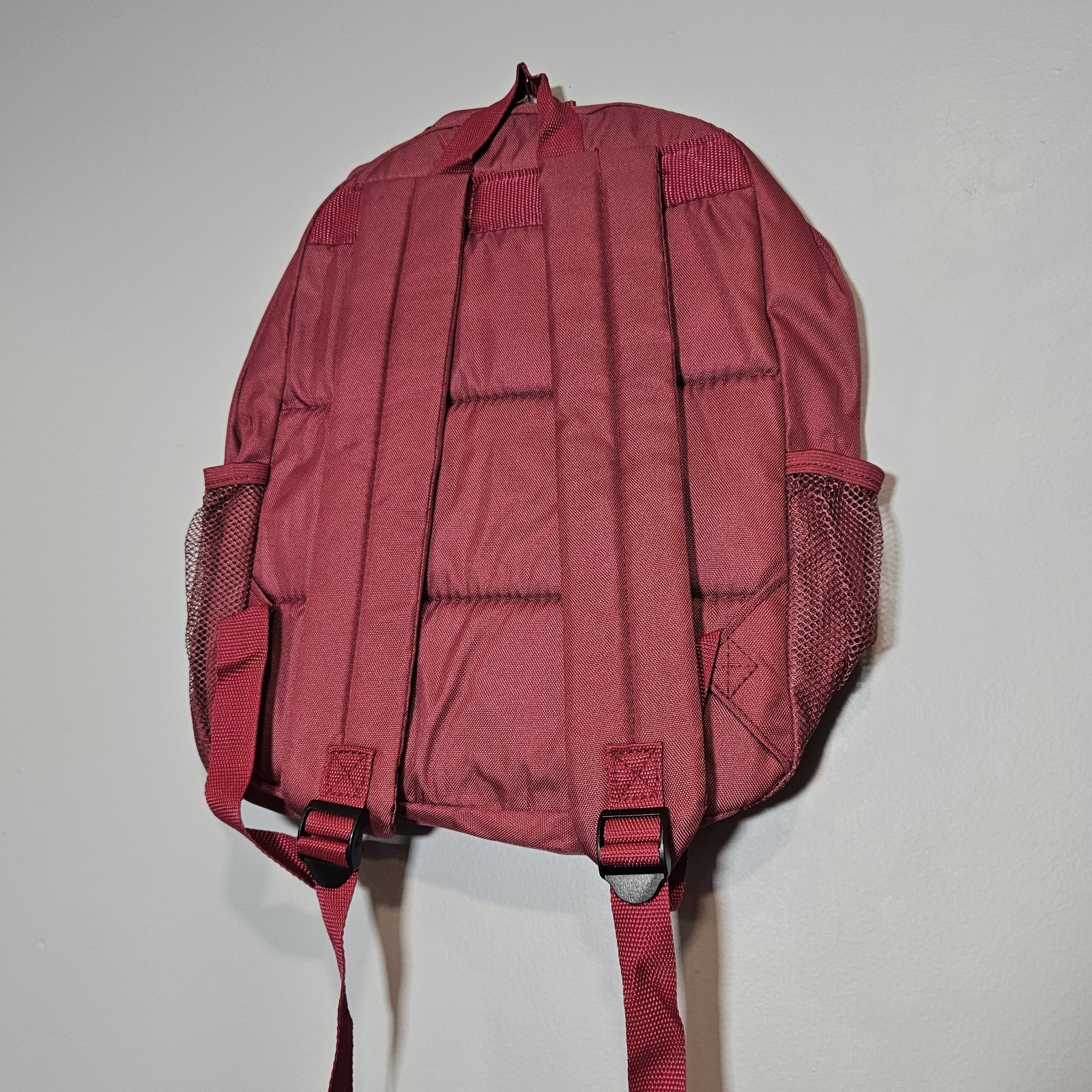 NEW Deal Worthy Backpack One Size Burgundy 15″ Laptop Sleeve Mesh & Zip Pockets