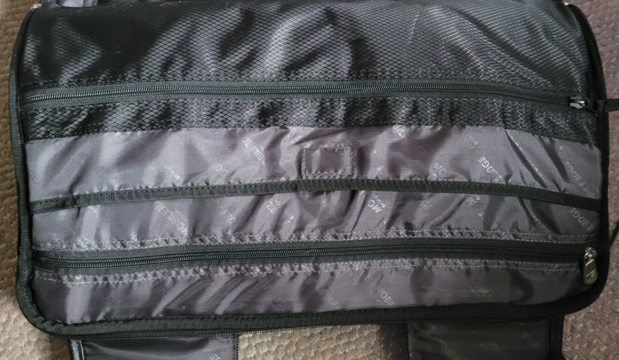 Mobile Edge Briefcase Soft Side Laptop Pocket Magnetic Closure Zippers Work