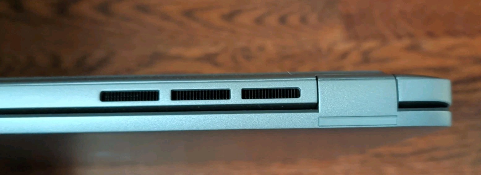 Dell Latitude 5450 14″ 32GB 512GB, Titan Grey NOS minor cosmetic flaw