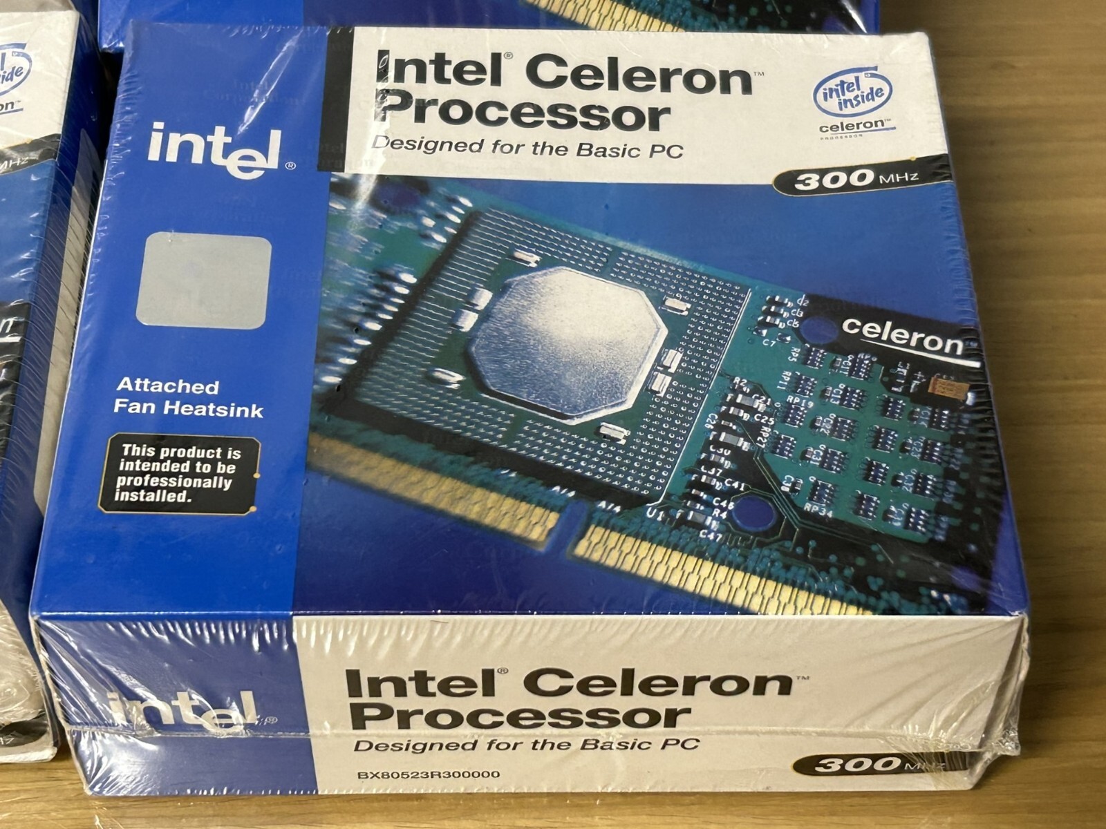 Brand New Sealed INTEL Intel Celeron 300MHz Slot 1 Processor with Heatsink BX805