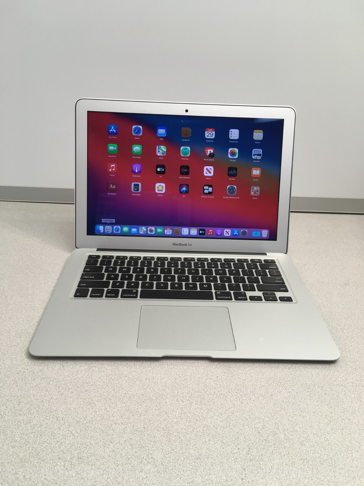 Apple MacBook Air 13.3″ (128GB SSD, Intel Core i5 5th Gen., 1.6GHz, 4GB RAM)…