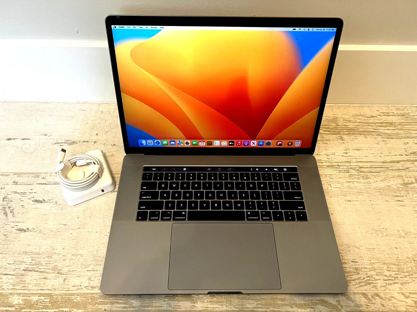 Apple MacBook Pro 15″ Touch Bar 256GB SSD 16GB i7 Ventura Space Gray – Warranty