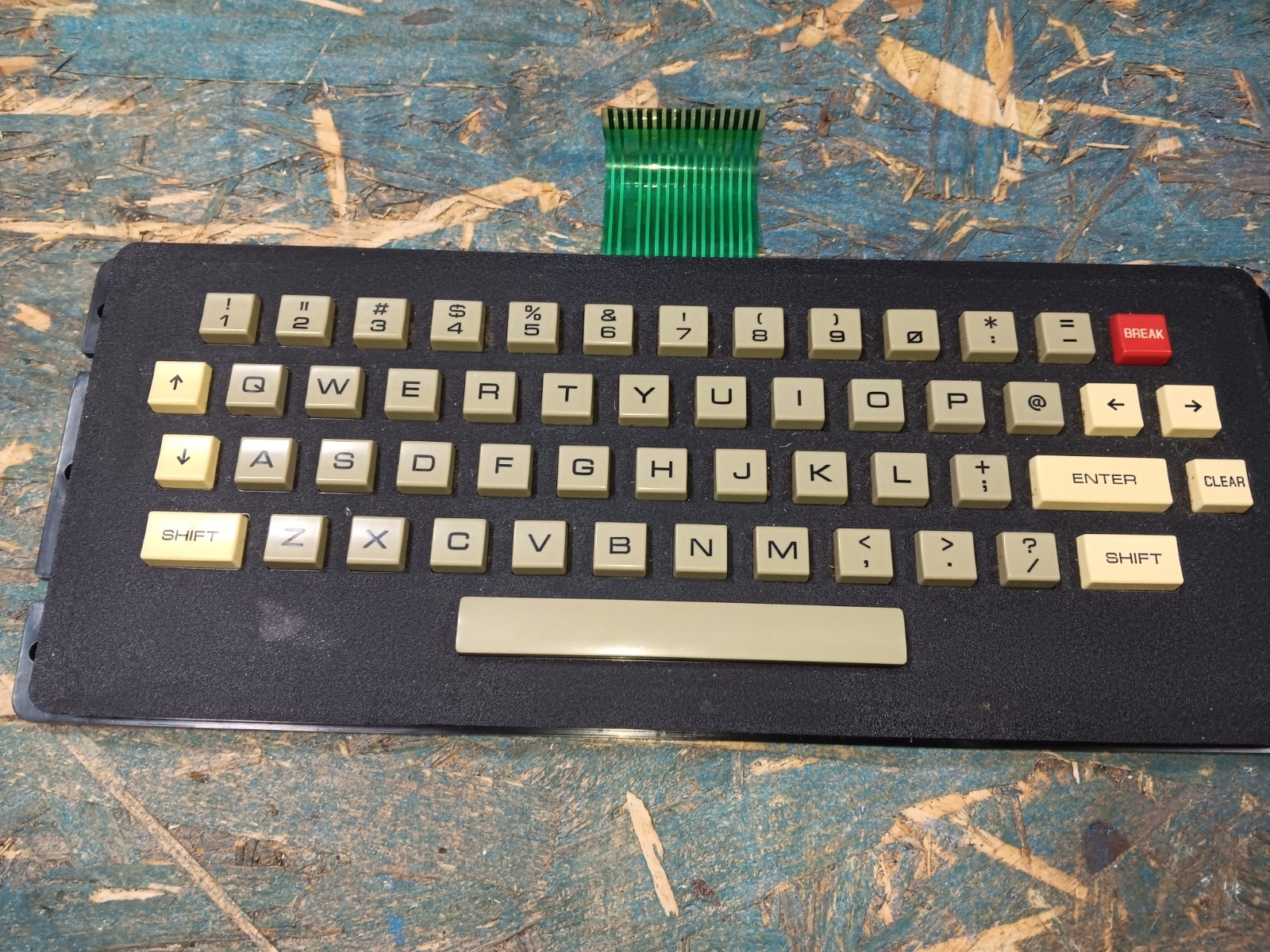 Radio Shack TRS-80 COCO MODEL 1 DEFECTIVE DONOR MANY KEYS NOT WORKING EXACT ONE