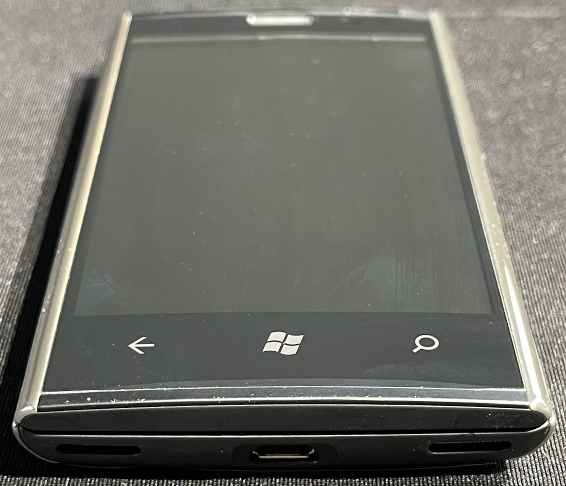 Dell Venue Pro Windows Phone 7.5 w/ Vertical Slide & Battery in Box / K6D9T