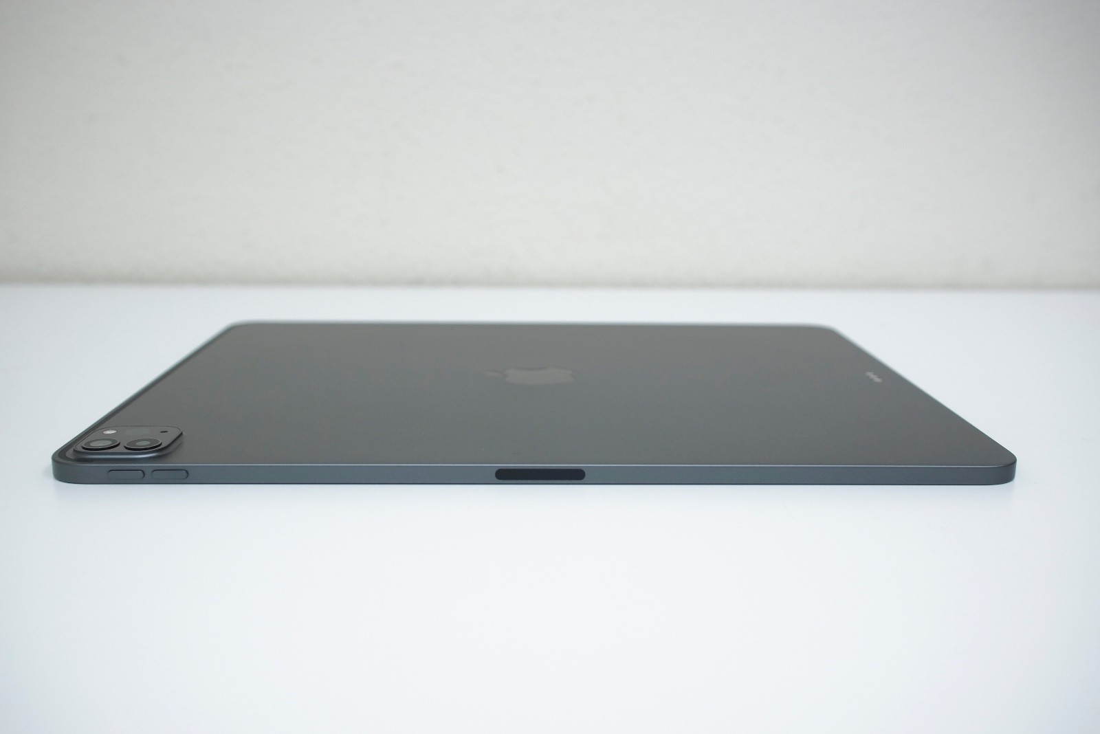 Apple 4th Gen 12.9 Inch iPad Pro 128GB (WiFi only / A2229) MY2H2CH/A + Pencil