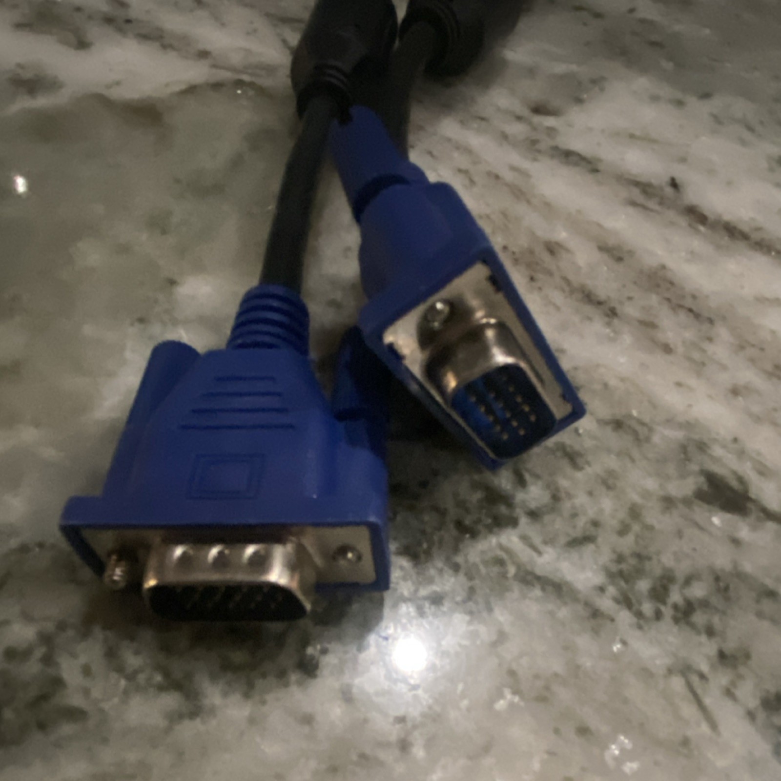 VGA/SVGA Cable HD15 D-Sub Male to Male w/ Ferrite Core, Black/Blue