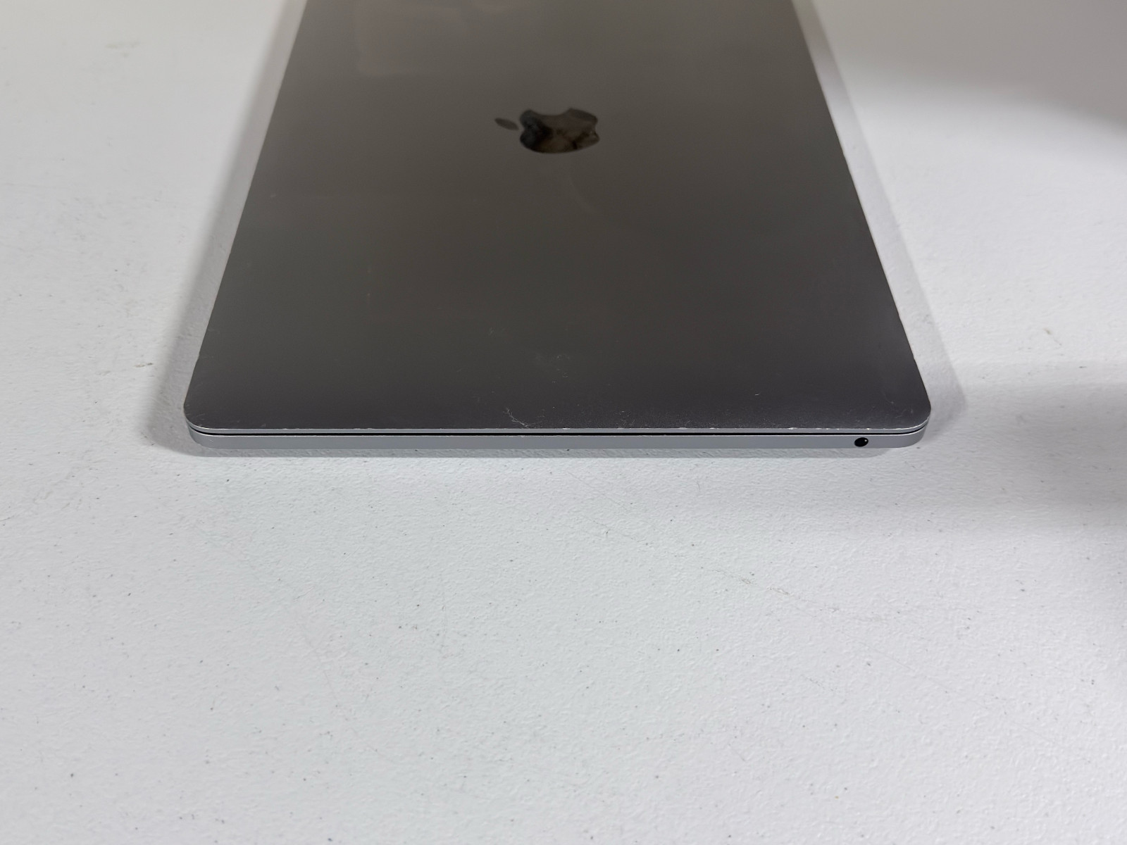 WORKS READ Apple MacBook Pro M1 13″ 2020 W/ USB Hub (256GB SSD, 8GB RAM)