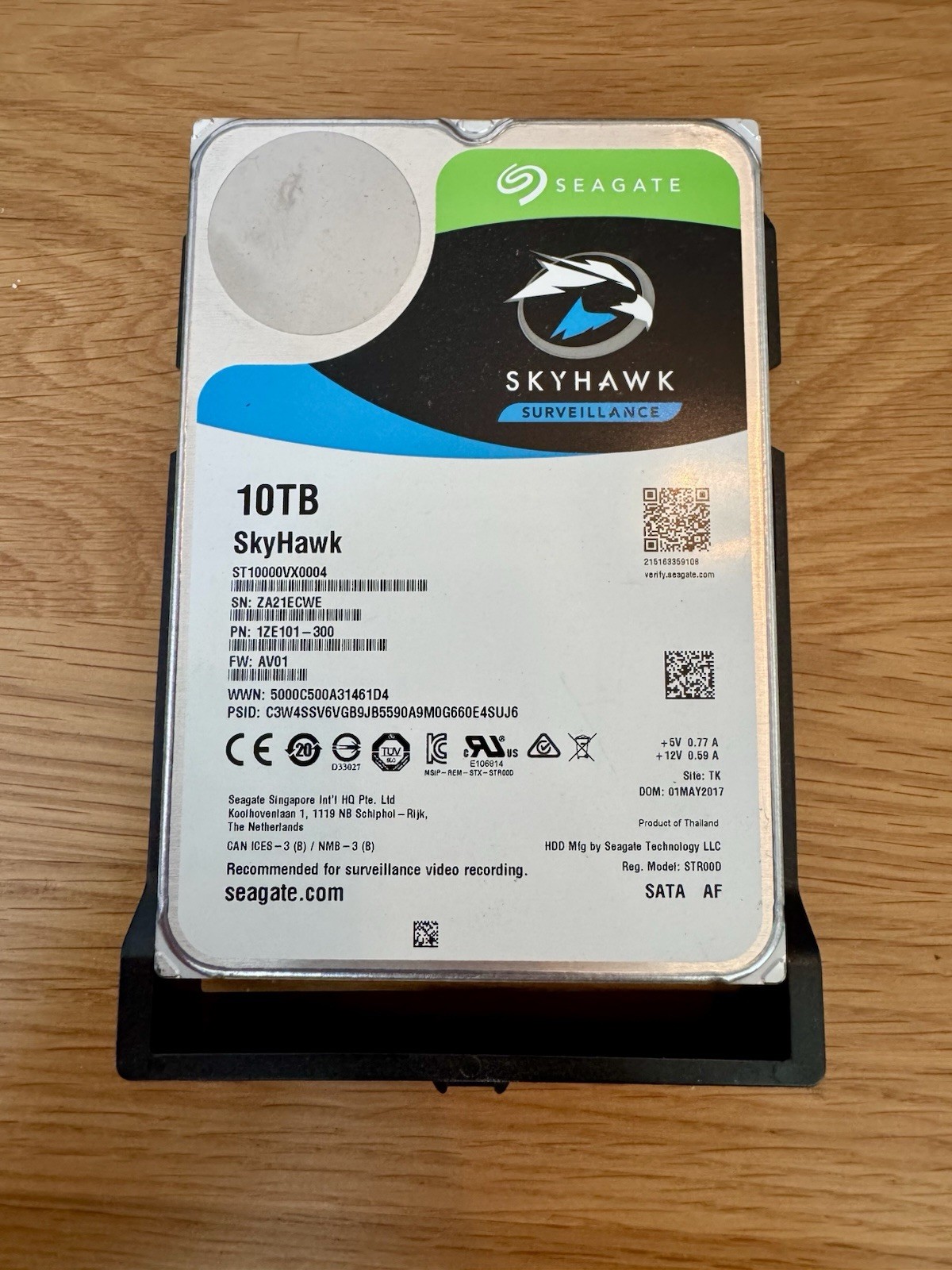 Seagate Skyhawk 10tb SATA HD ST10000VX004 – PN: 1ZE101-300