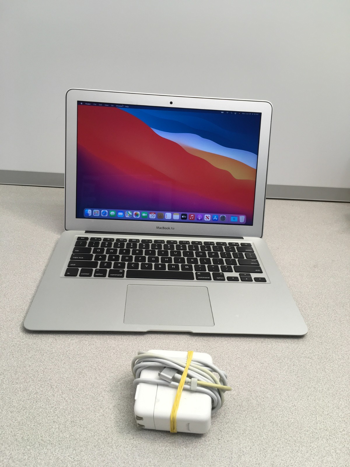 Apple MacBook Air 13.3″ (128GB SSD, Intel Core i5 5th Gen., 1.6GHz, 4GB RAM)…