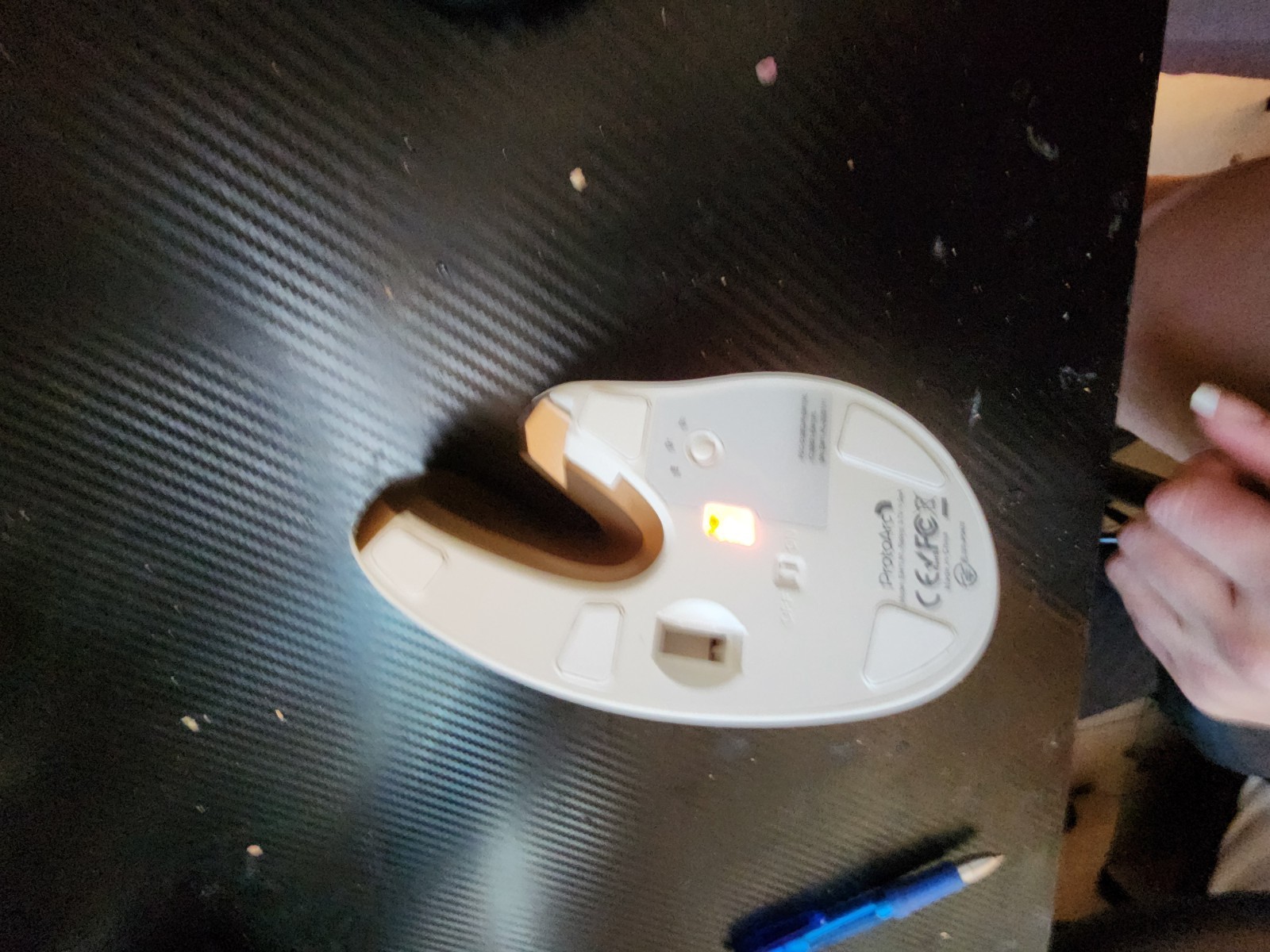 ProtoArc EM11 NL Ergonomic Vertical Wireless/Bluetooth Mouse 2400 DPI White