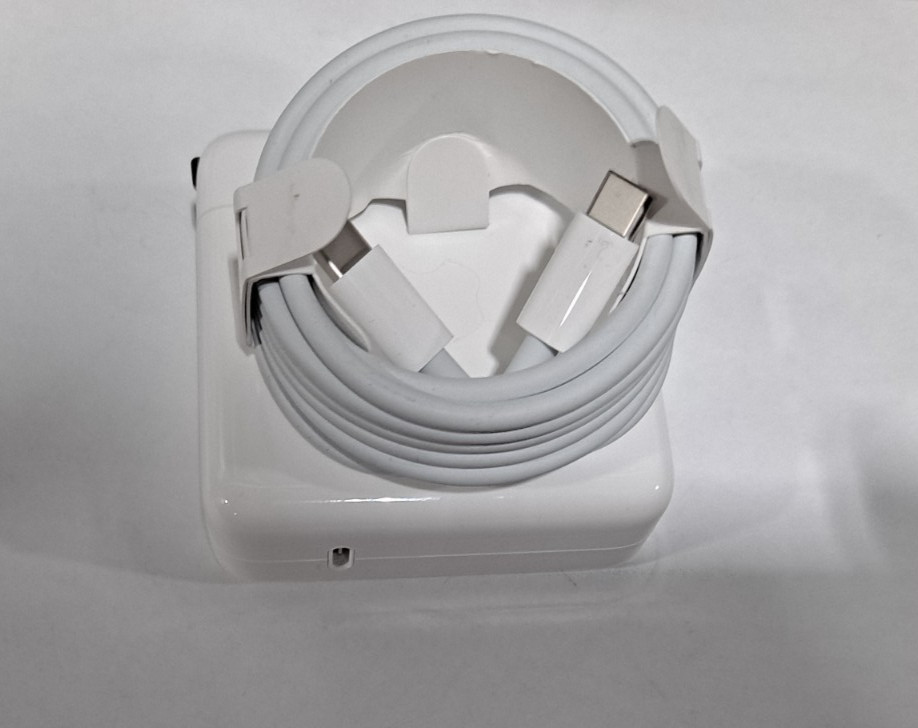 APPLE Genuine 61W USB C Power Adapter AND 6 FEET APPLE CABLE Apple MacBook Pro