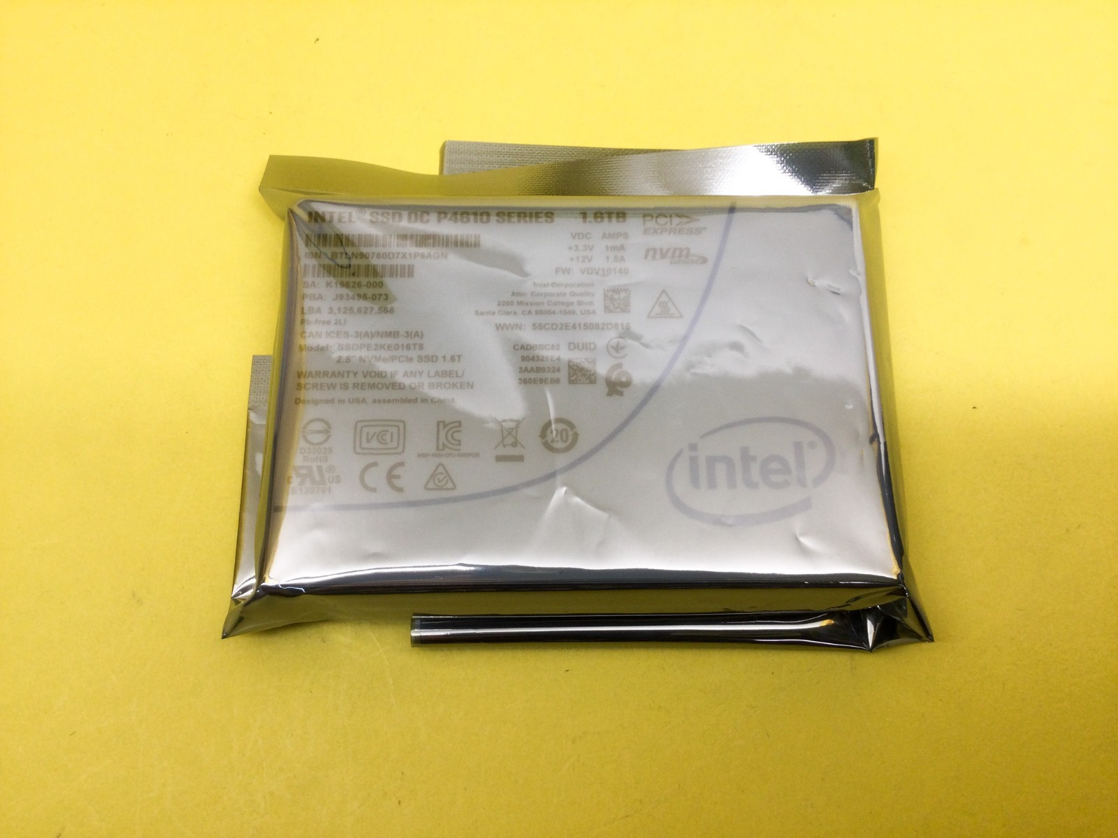 Intel DC P4610 Series 1.6TB 2.5in NVMe/PCIe 3.1 x4 3D TLC SSD SSDPE2KE016T8