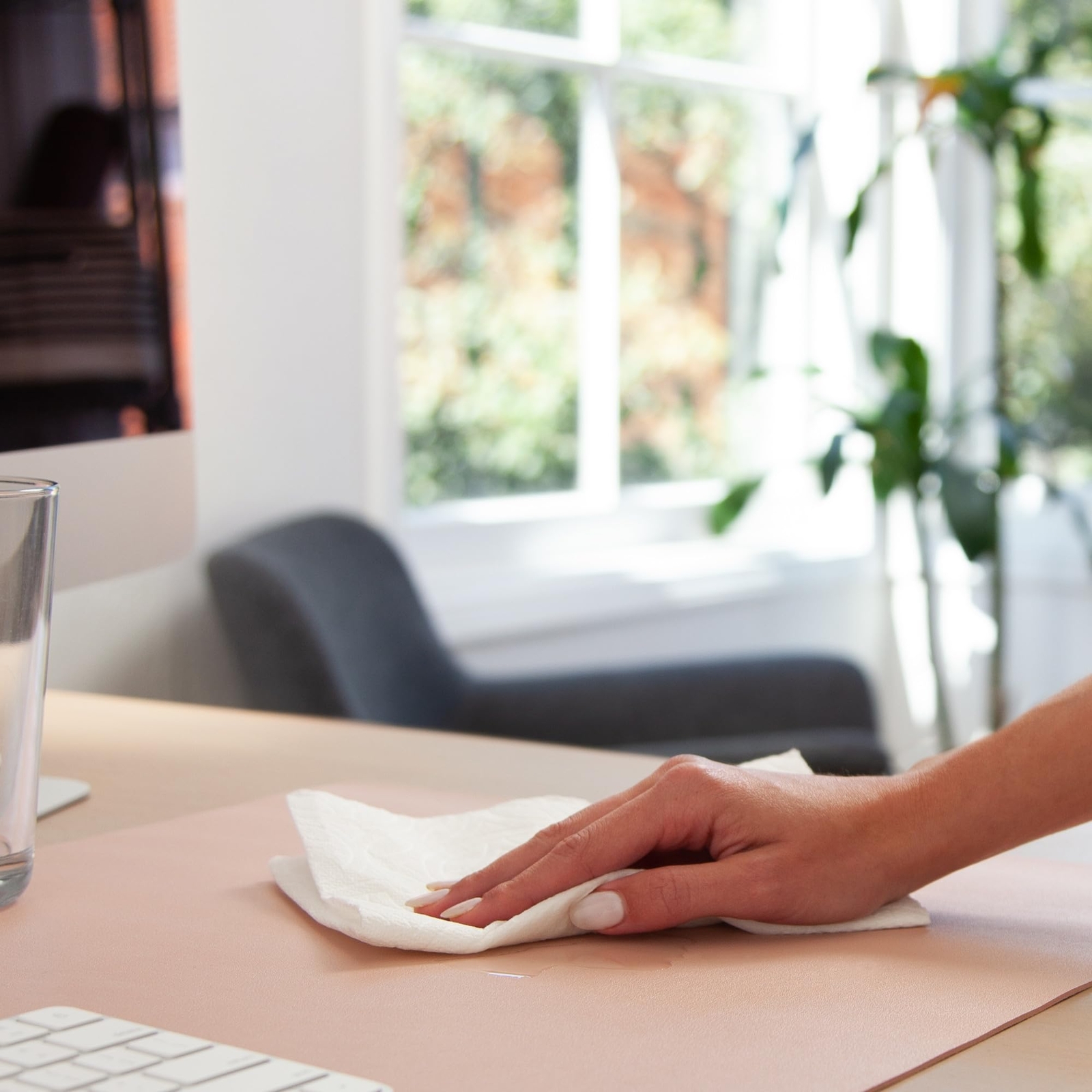 Desk Pad, Vegan Leather Desk Mat with Non-Slip Faux Suede Backing, Perfect De…