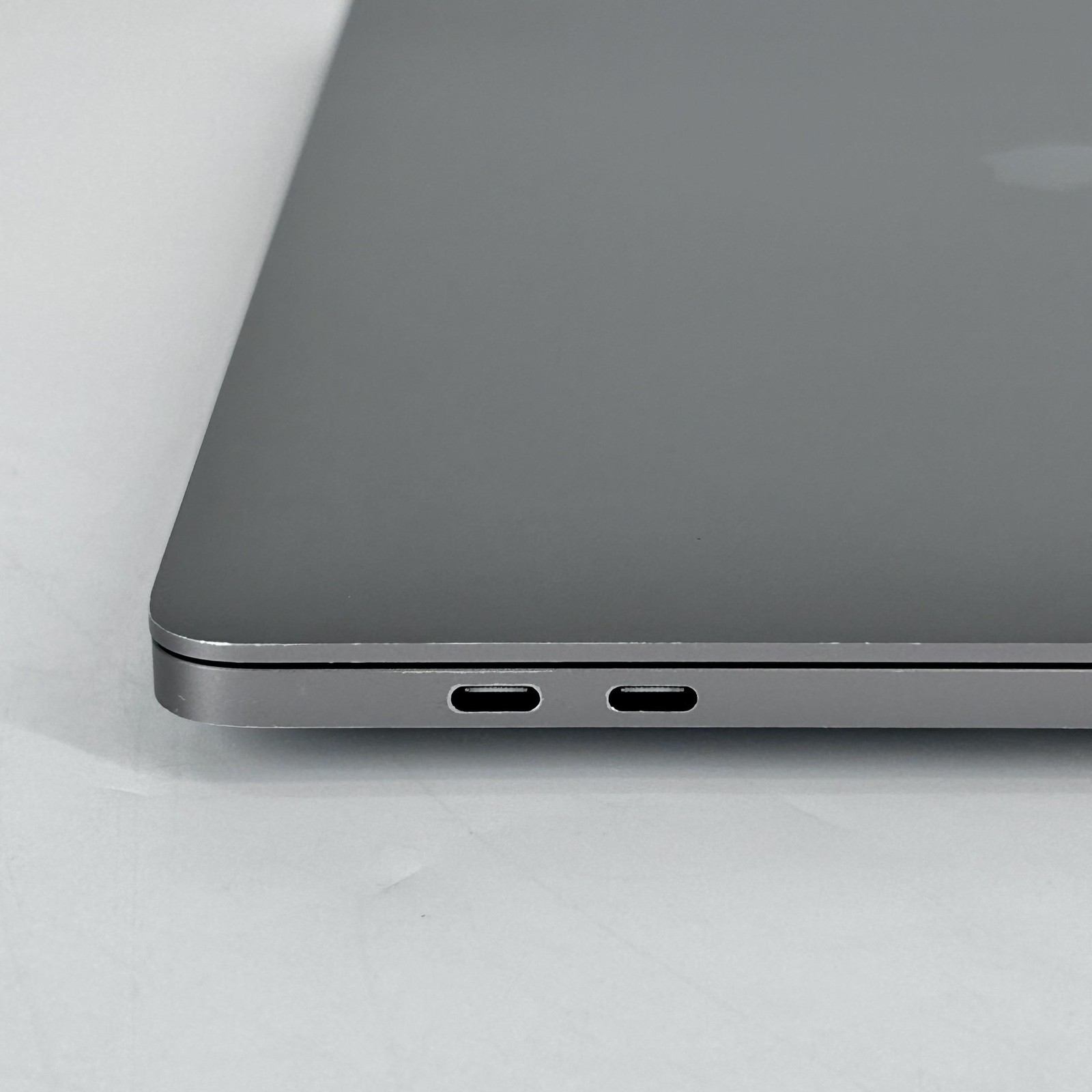 MacBook Pro 16 Touch Bar Space Gray 2019 2.3GHz i9 32GB 4TB SSD Radeon Pro 5500M