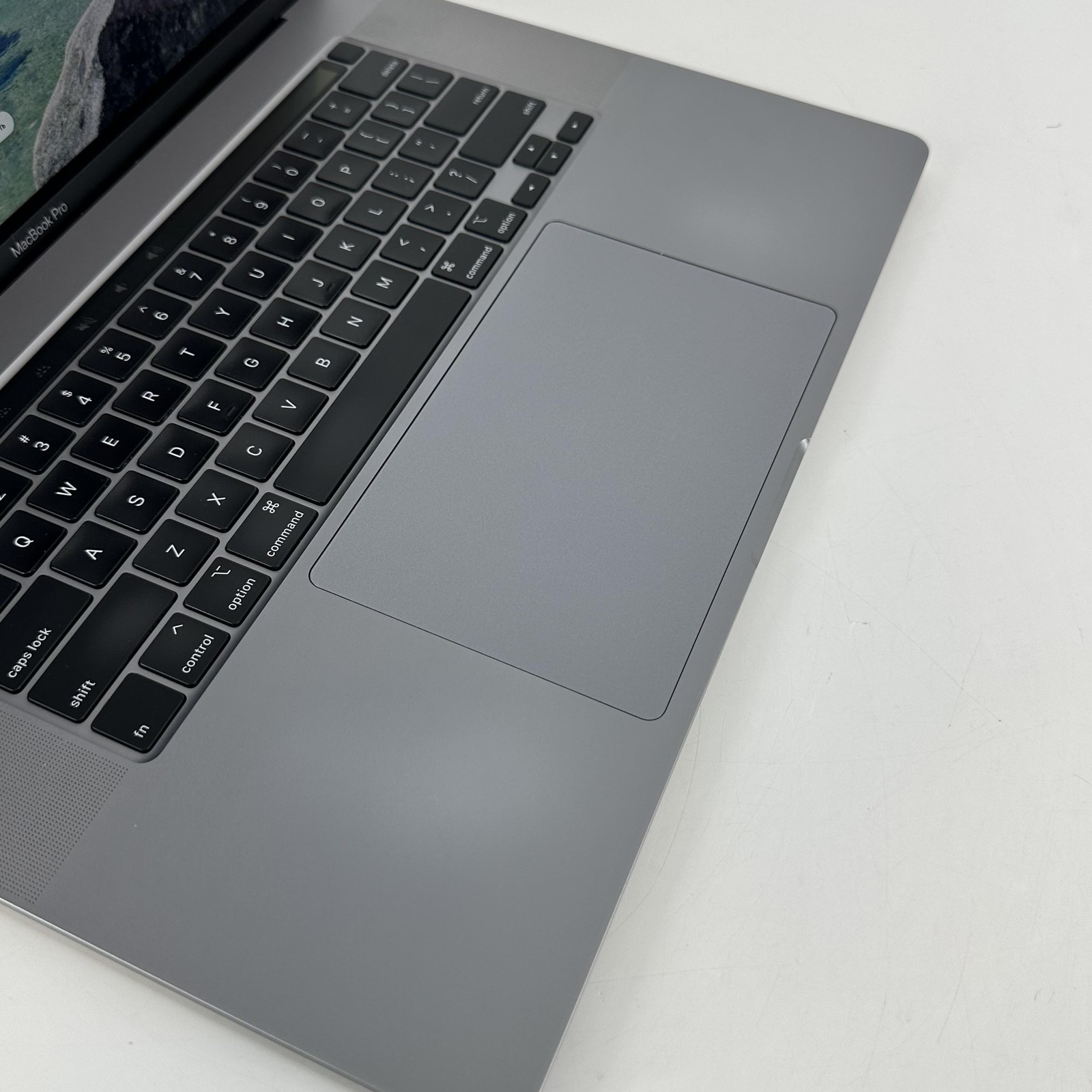 MacBook Pro 16 Touch Bar Space Gray 2019 2.4GHz i9 32GB 1TB SSD Radeon Pro 5500M