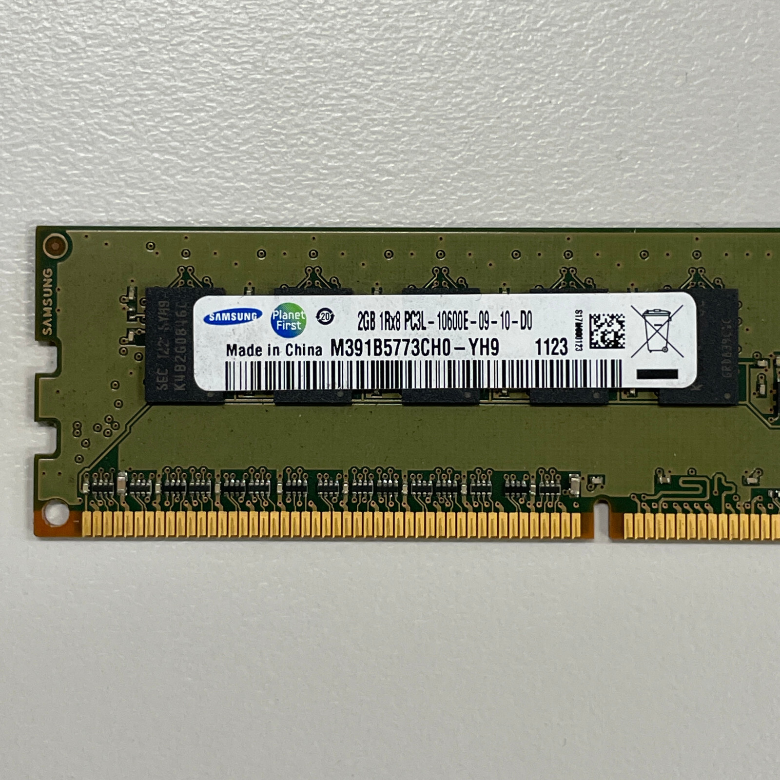 Samsung 2GB DDR3 RAM PC3-10600 1333MHz non-ECC Unbuffered DIMM M391B5773CH0-YH9