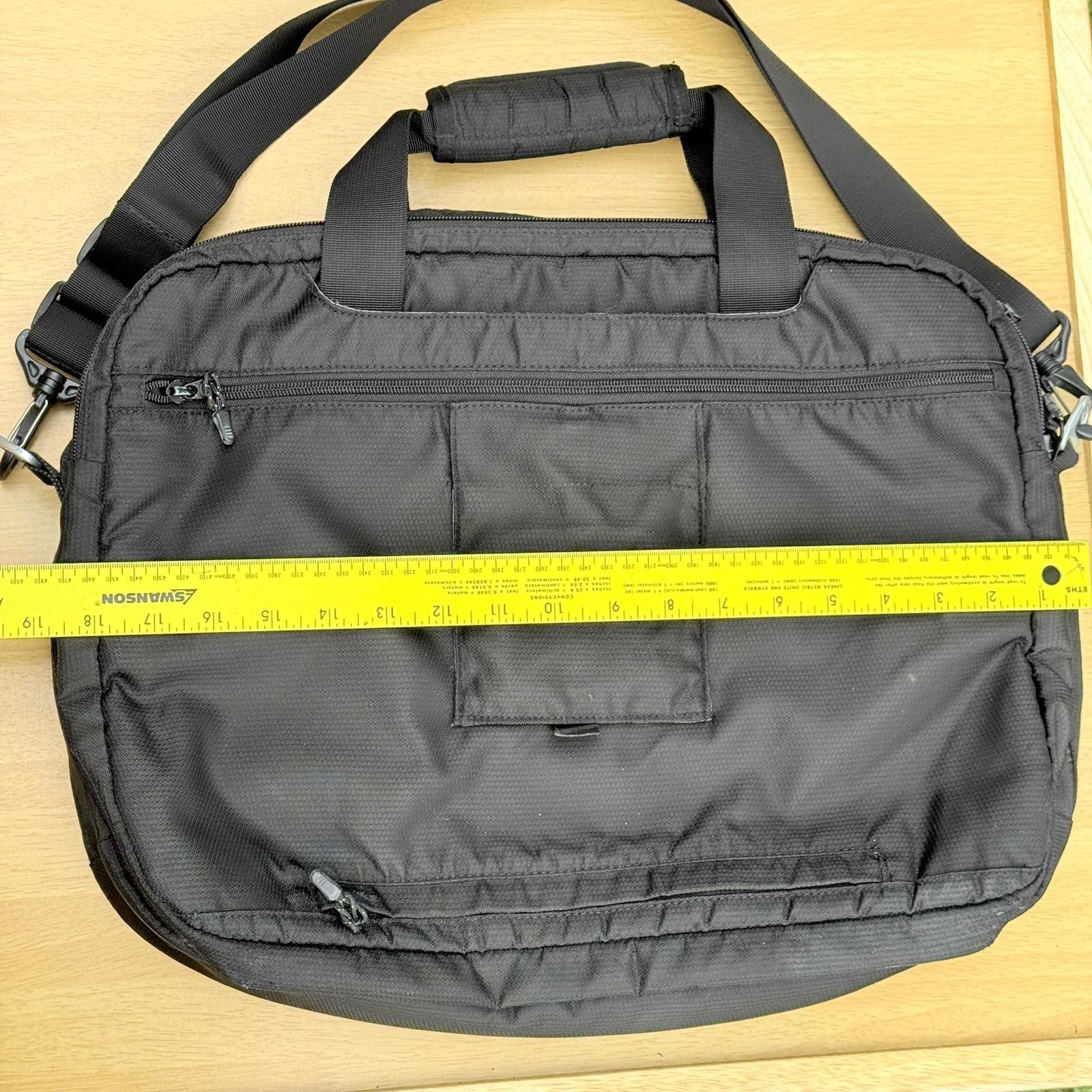 L.L. Bean Padded Laptop Messenger Bag Black Nylon Travel Work Briefcase 16”