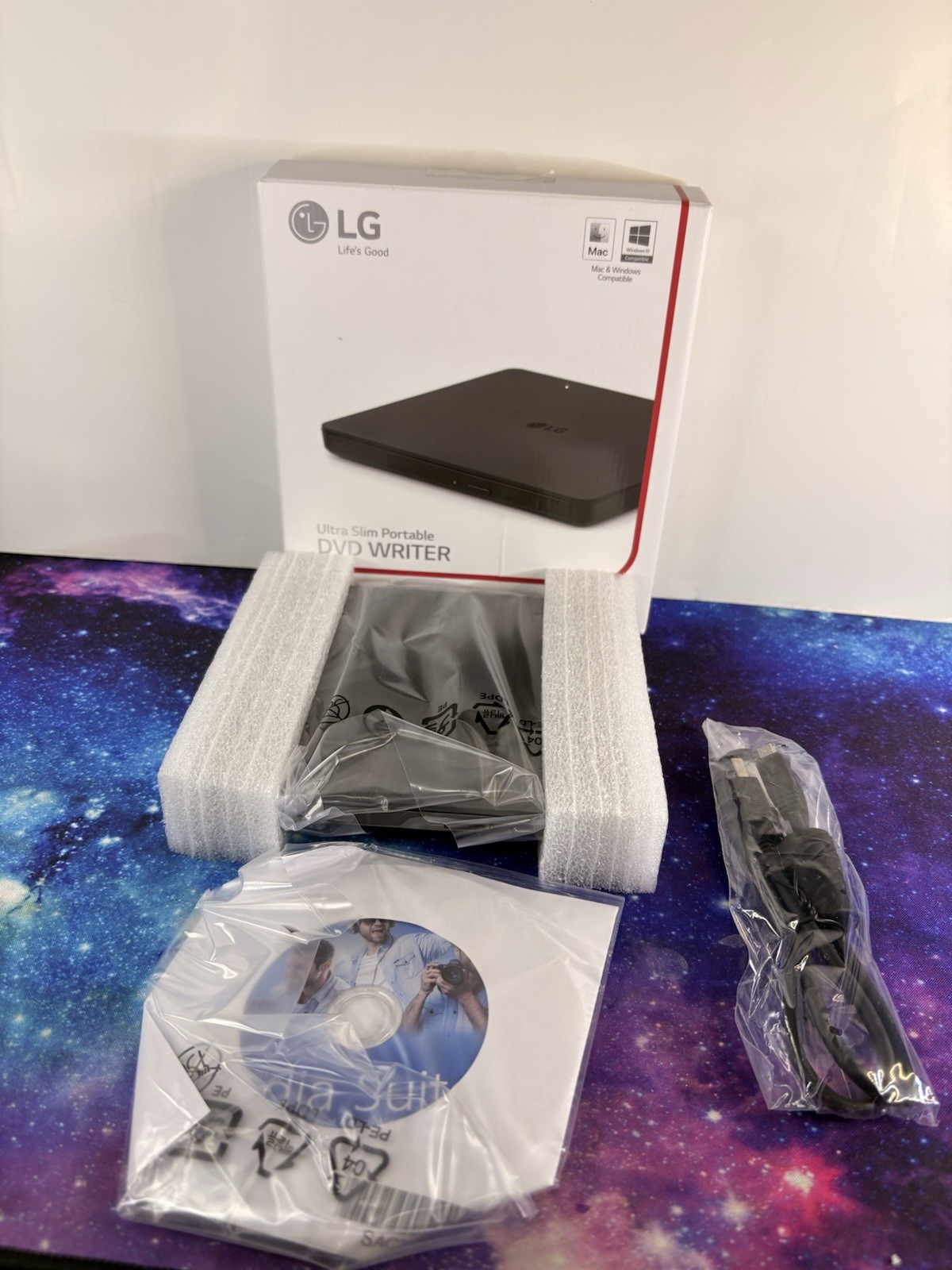 LG – SP80NB80 – Ultra Slim Portable USB External DVD-Writer – PC/Mac – Black