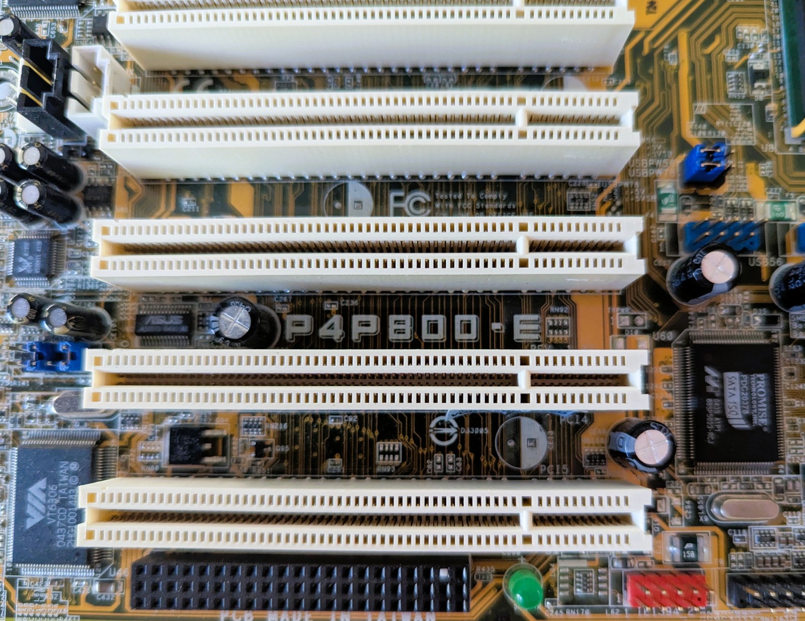 ASUS P4P800-E Deluxe ATX Motherboard Pentium 4 2.8 GHz CPU 1 GB RAM I/O Shield