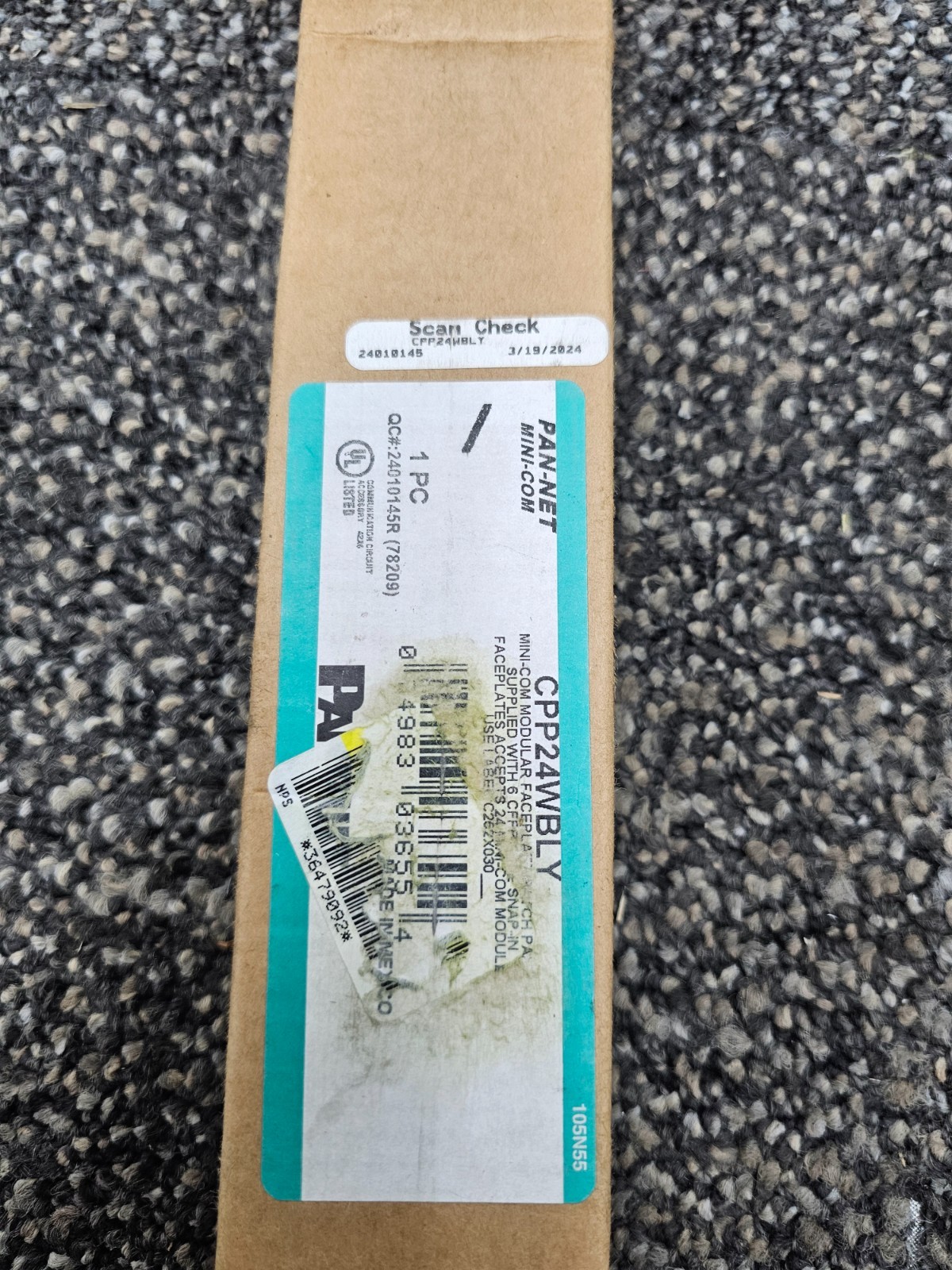 PANDUIT CPP24WBLY: 24-Port Mini-Com® Flat Modular Patch Panel, Black