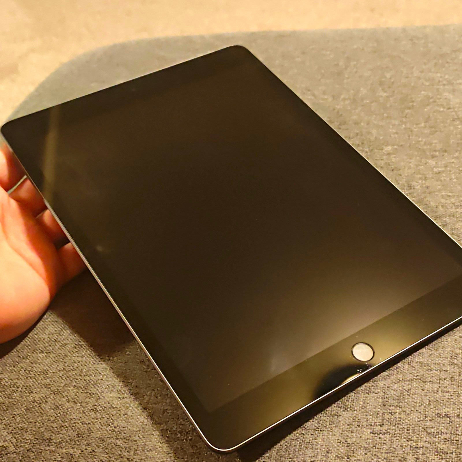 Bundle,Apple iPad 10.2in 64GB Wi-Fi 3GB RAM Space Grey With Case MK2K3LL/A