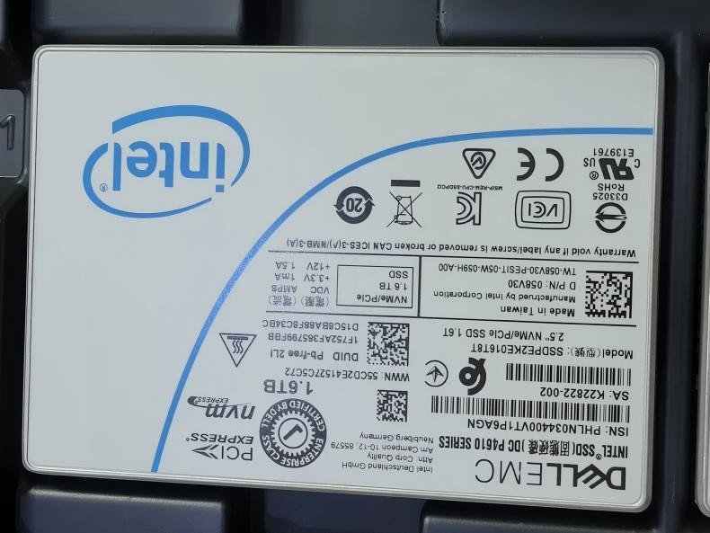 Dell SSDPE2KE016T8T 1.6TB 2.5″ PCIe U.2 NVMe SSD Dell 058V30