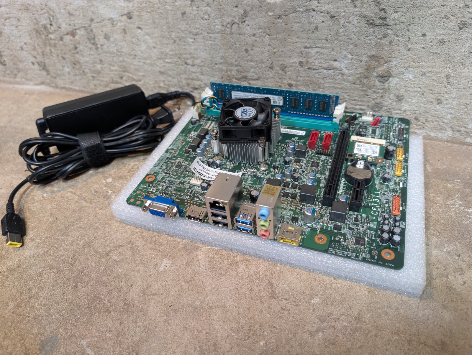 Lenovo CFT3i1 Logicboard w/ AMD E1-6010@1.35Ghz CPU + Heat Sink and Fan 4GB RAM