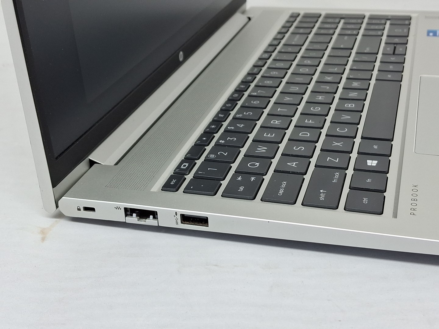 HP ProBook 450 G8 15.6″ – i5-1135G7, 8GB, 256GB – Windows 11 – Scratches