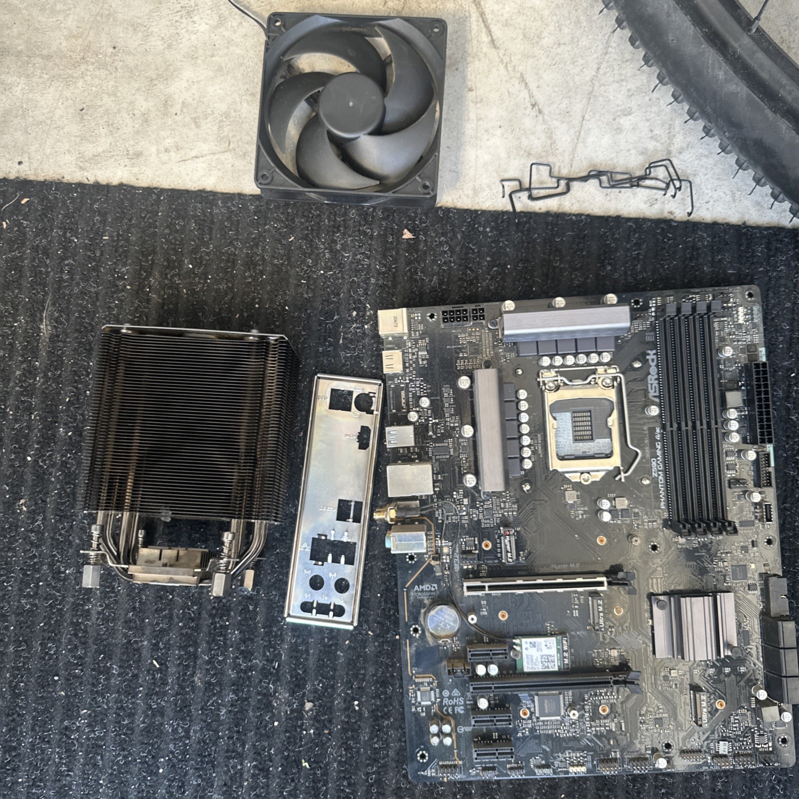 ASRock Z590 Phantom Gaming 4 motherboard & aftermarket cpu cooler intel