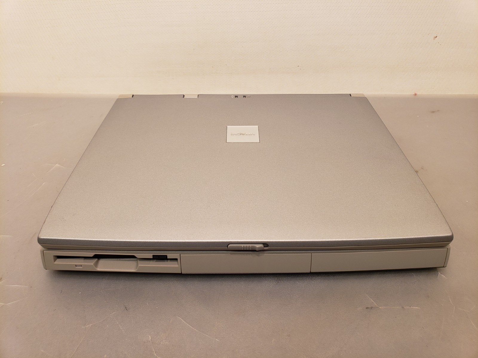 Vintage Rare Hitachi Flora 270GX 12.1″ Laptop Celeron 550MHz 64MB 10GB Win98