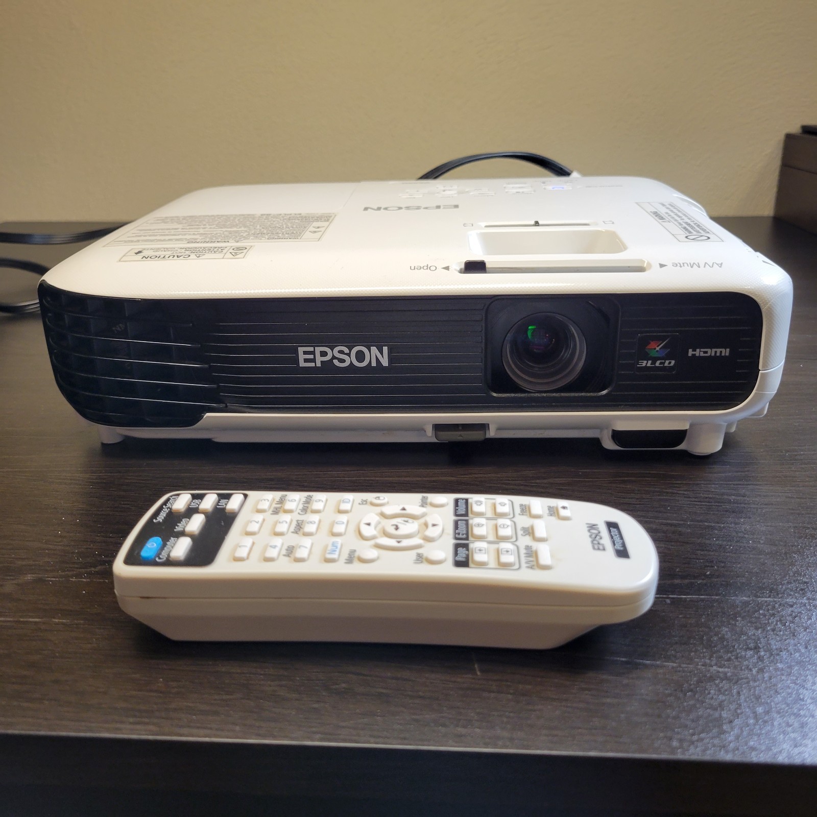 Epson VS240, HDMI Projector, 3000 Lumens 800×600 15000:1, Lamp Hours: 3442