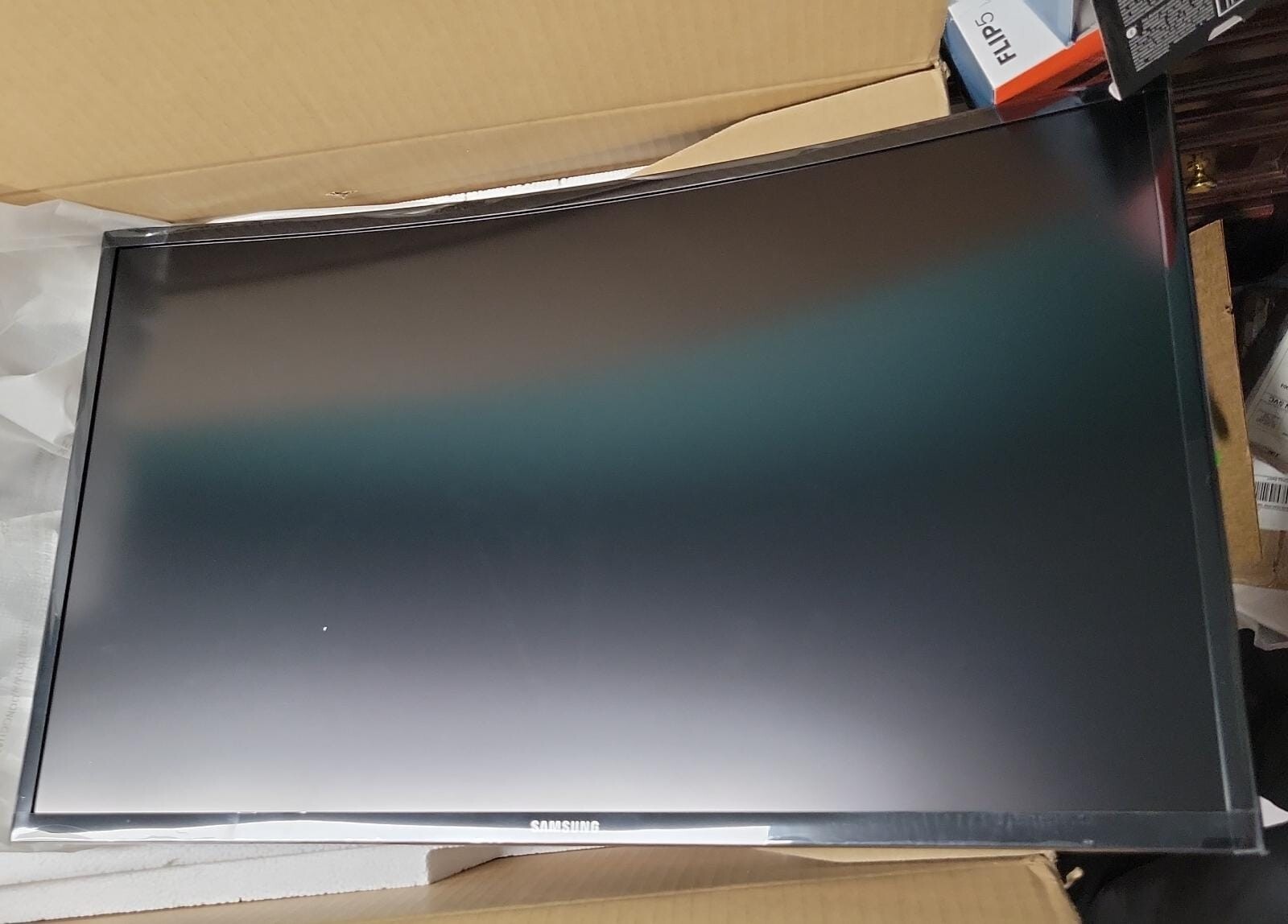 Samsung 27″ Ultra-Slim LED Curved Monitor HDMI (LC27F390FHN) ™