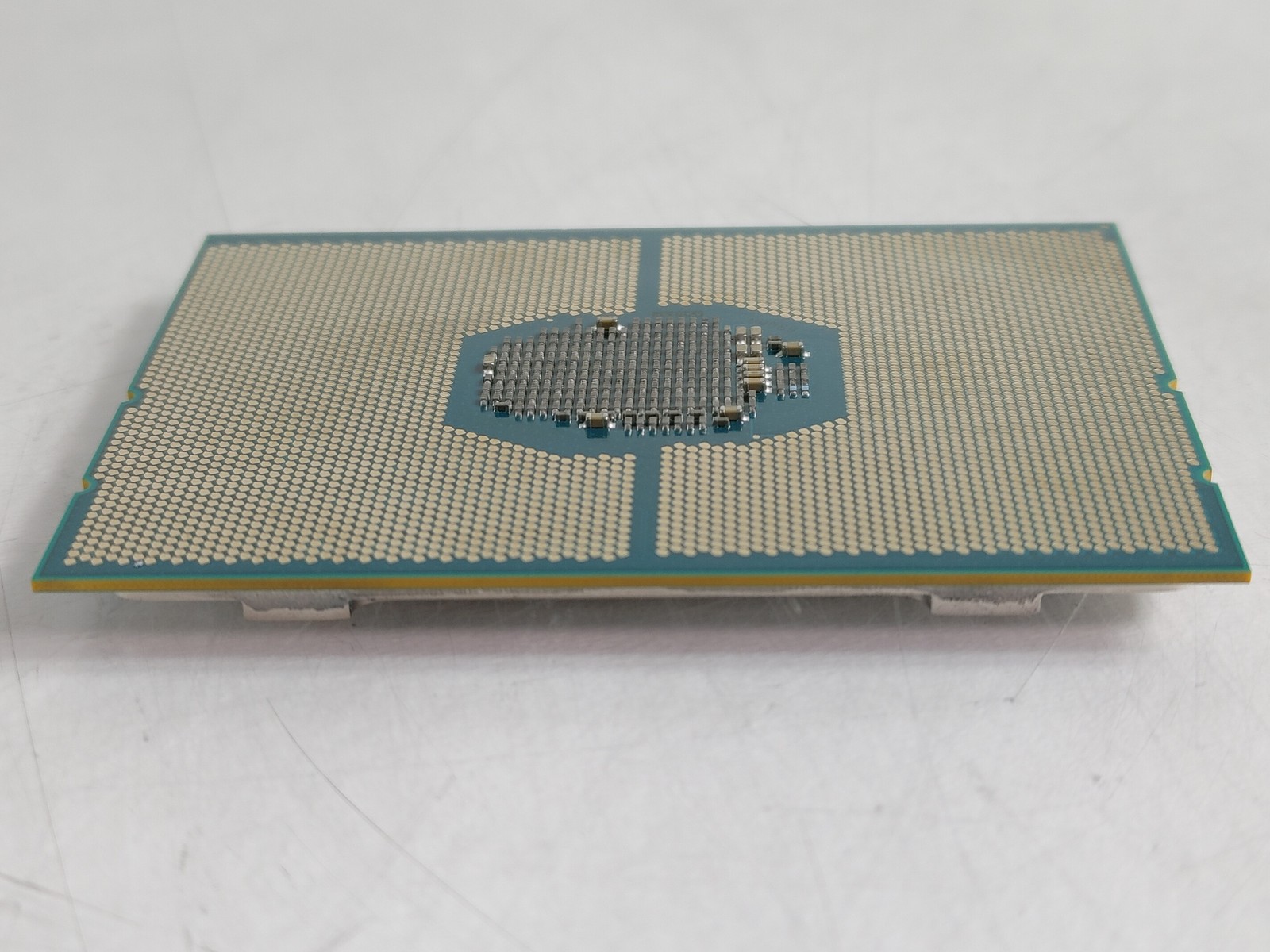 Intel Xeon Silver 4214 2.20 GHz LGA 3647-0 Server CPU Processor SRFB9