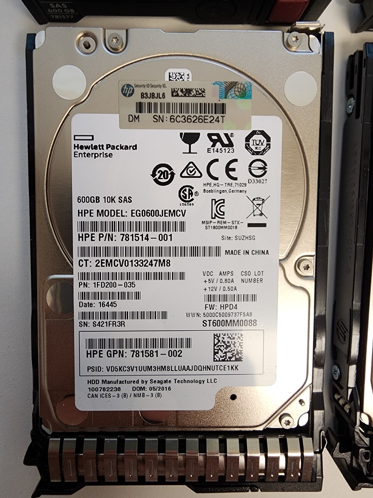 Lot of 4 HPE 600GB 10K SAS 12G 2.5″ SFF HDD 781514-001 781581-002 Caddy