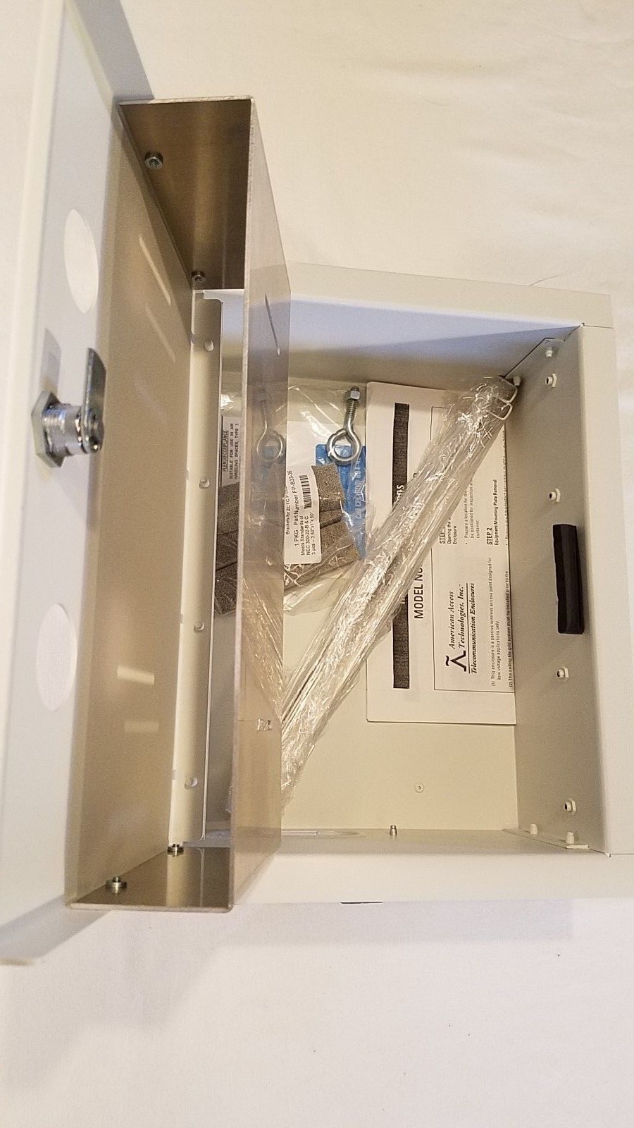 WA064-CAP Ceiling Access Point Enclosure with Antenna Chatsworth – Plenum Rated