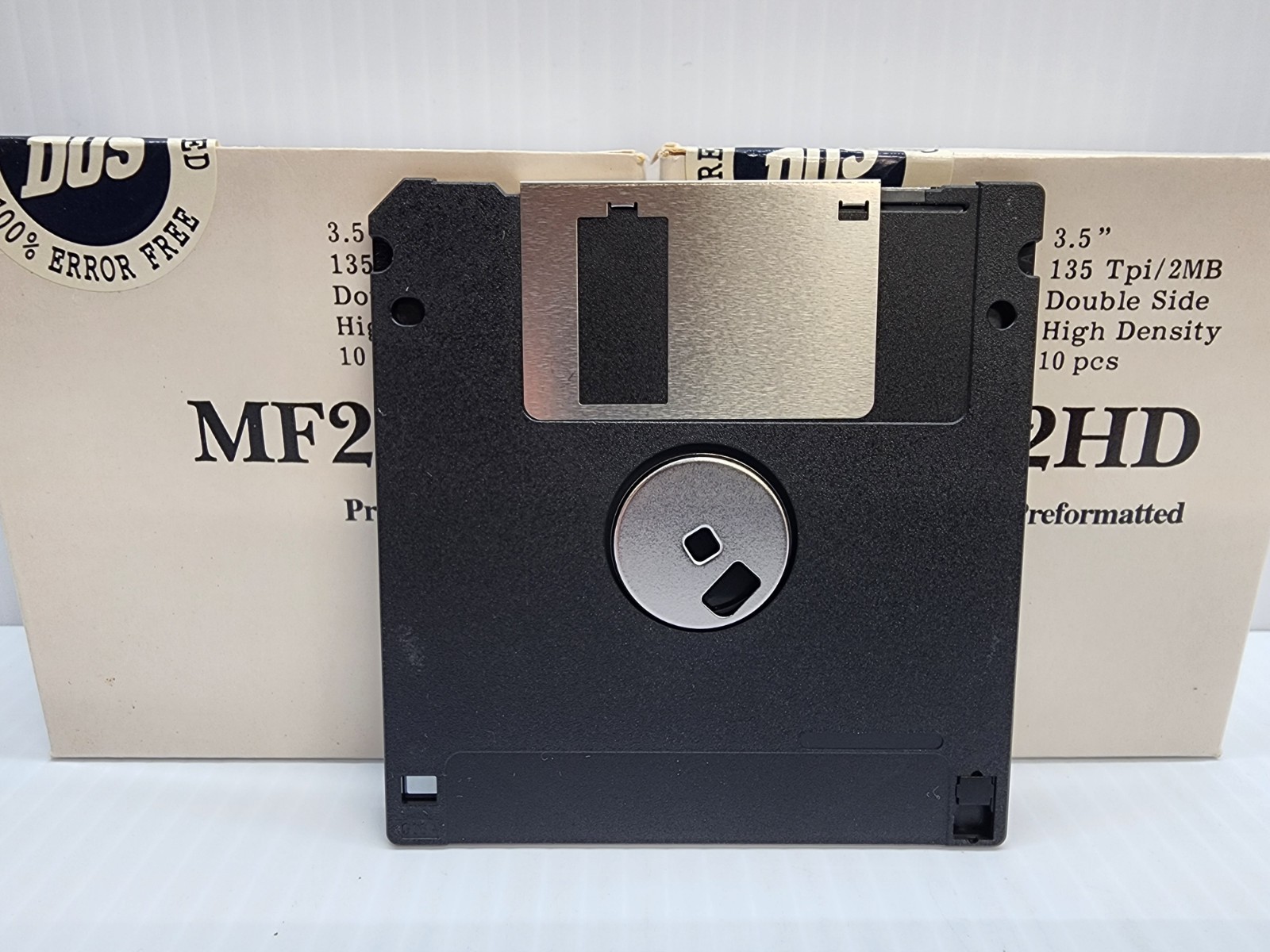 (20) MF2HD 3.5″ Preformatted Floppy Discs 135 Tpi/2MB – 2 Sealed Boxes of Disks
