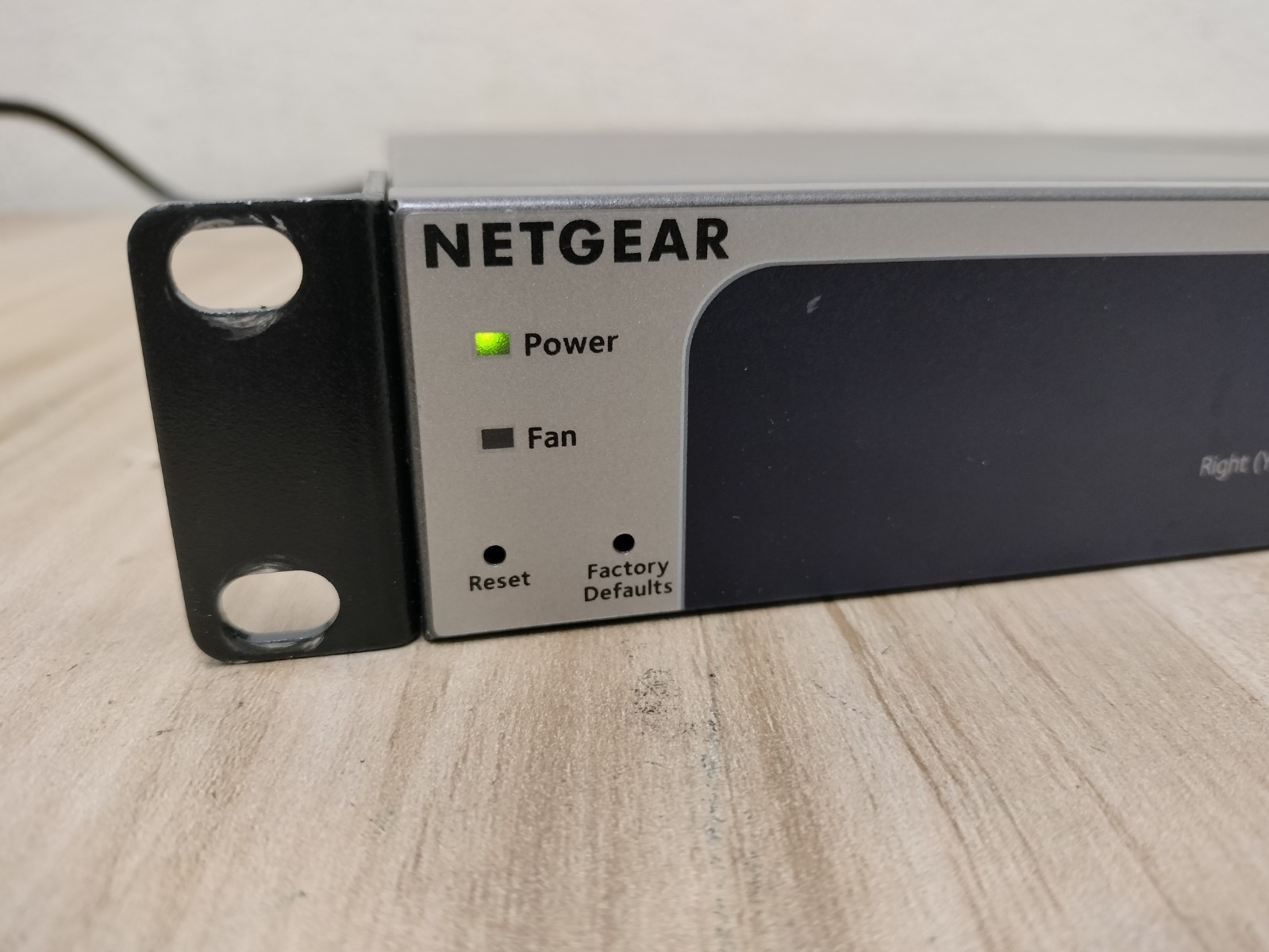 Netgear ProSafe XS716T 16-Port 10-Gigabit Smart Managed Switch w/ Rack Ears