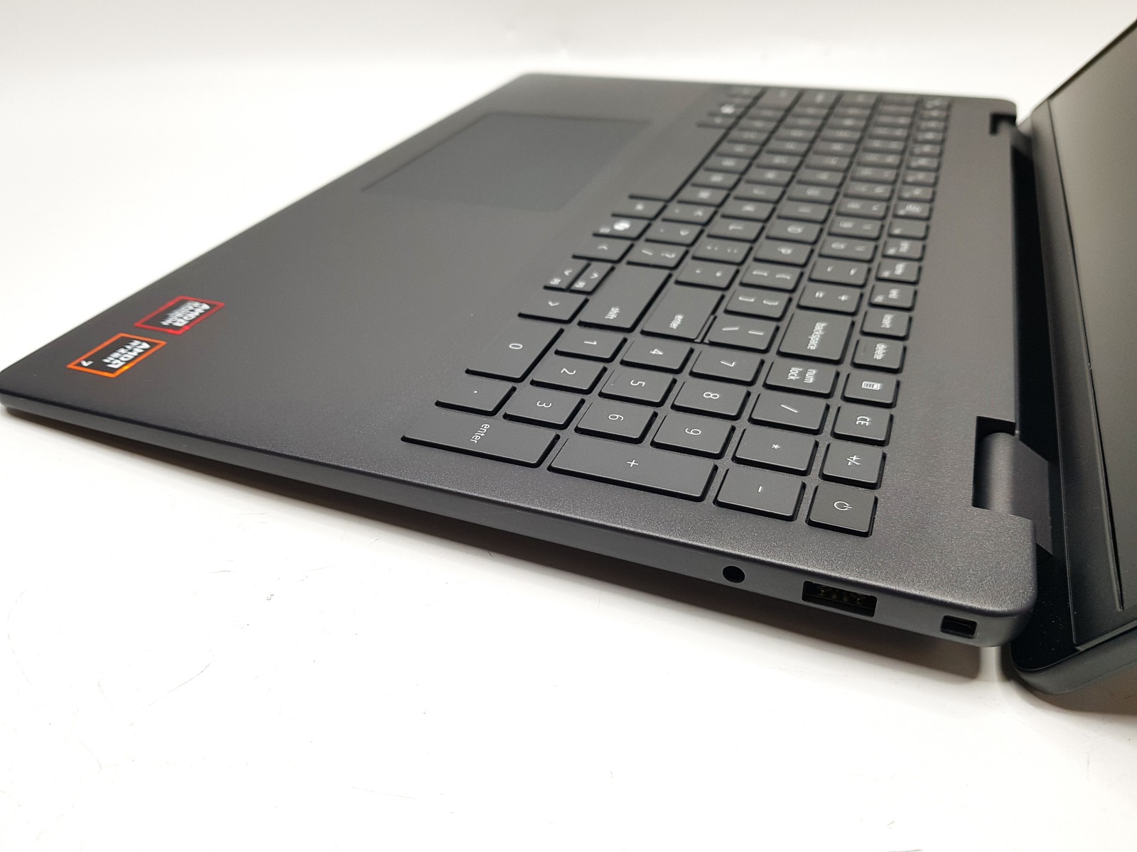 Dell 16 DC16255 16″ FHD+ Touch Screen Ryzen 7 250 16GB 1TB SSD W11 Home Wrty