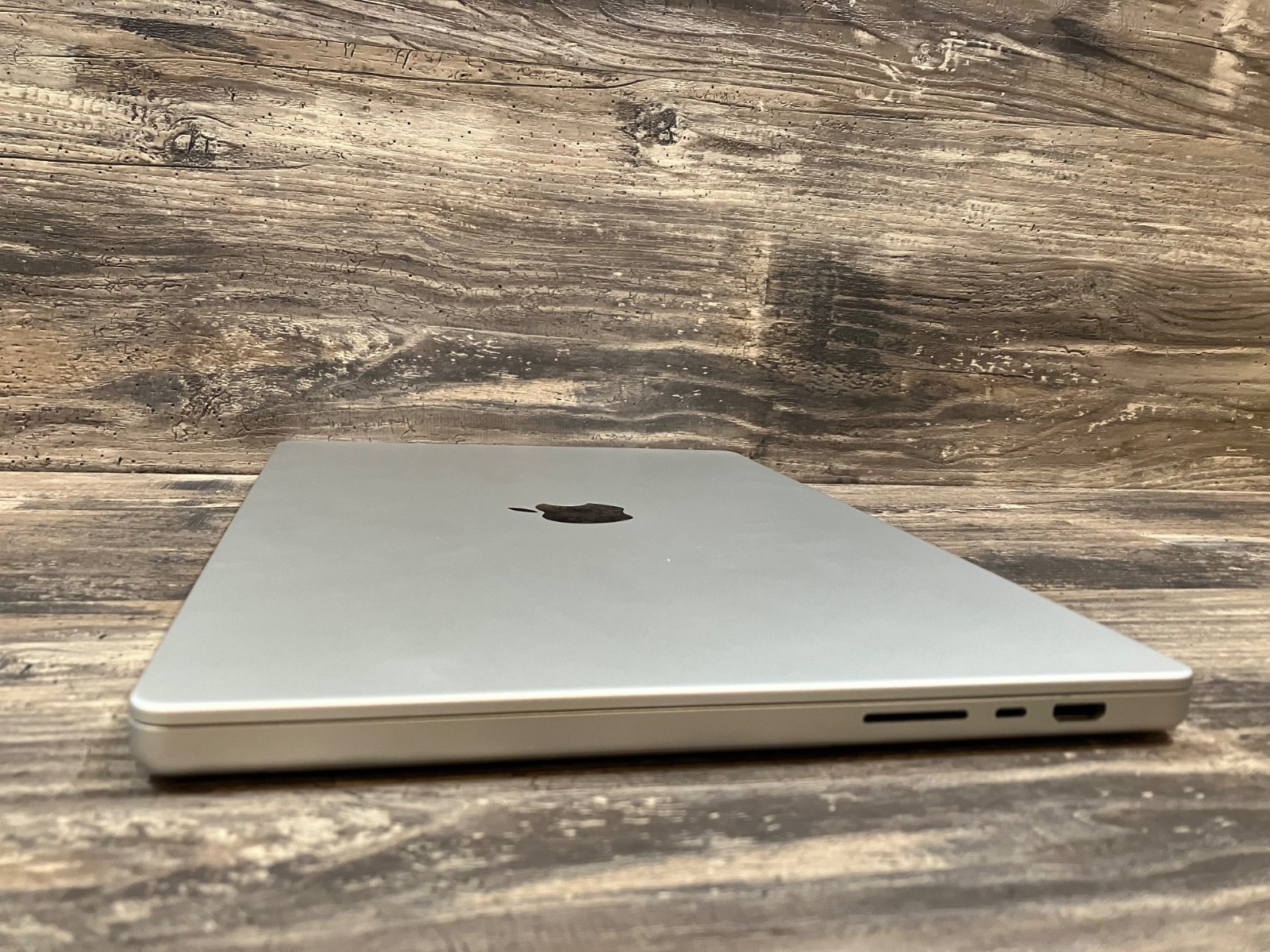 Apple MacBook Pro 16″ | M3 Pro | 36GB RAM 512GB | Silver A2991 | 100% Battery VG