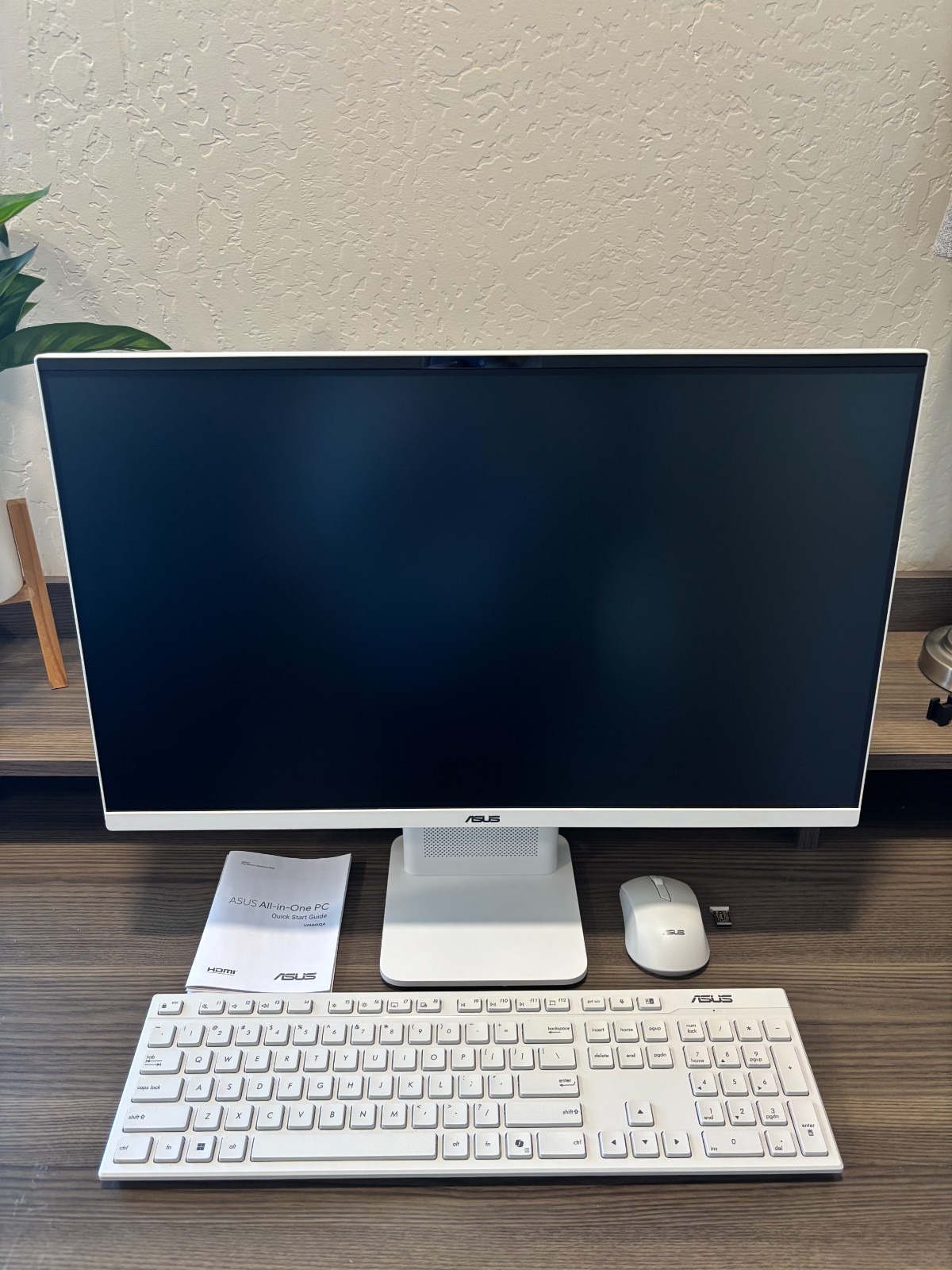 ASUS VM441 24″ FHD Touchscreen All-in-One – Snapdragon X – 16GB- 2026 Open Box!