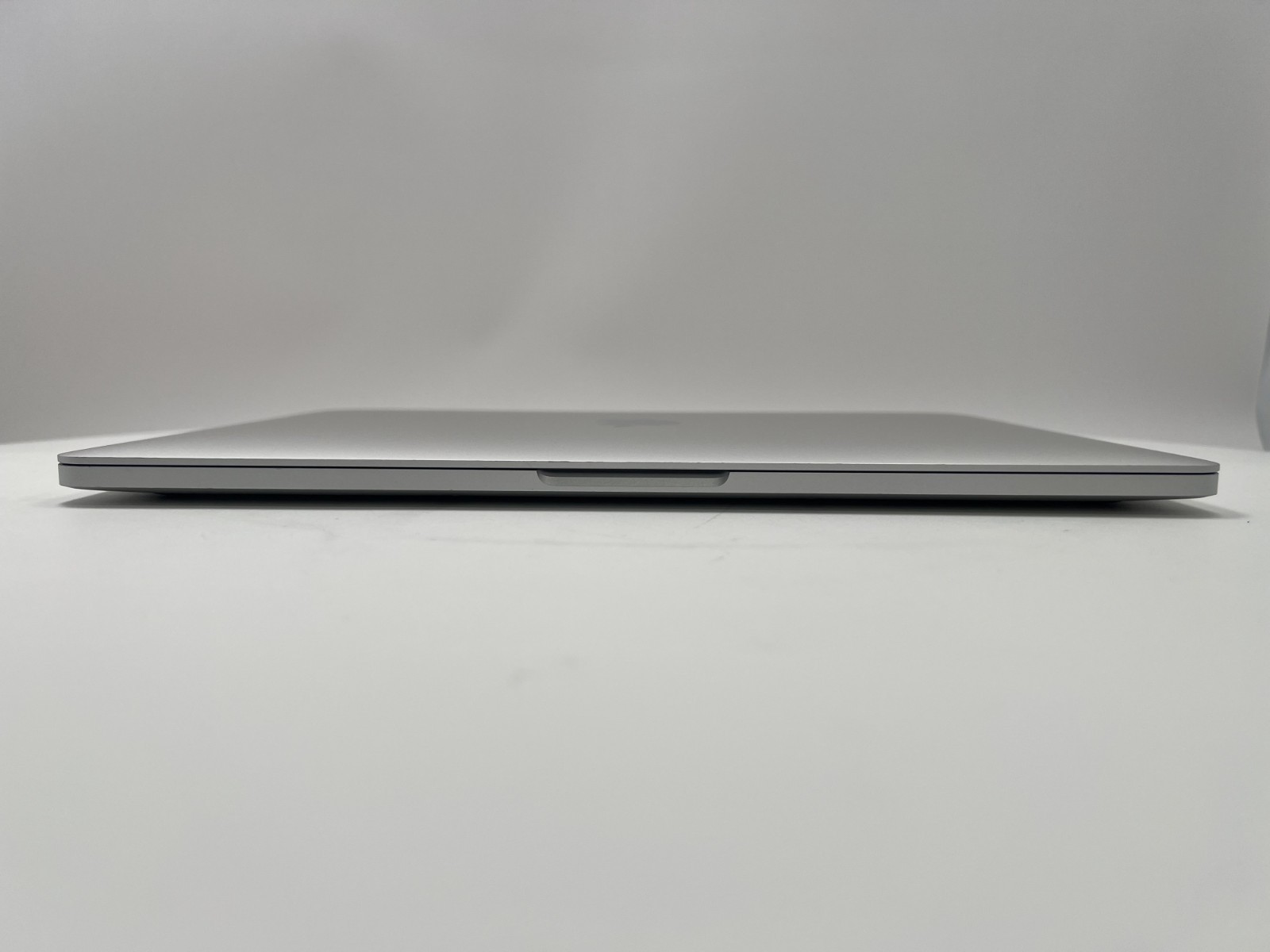 MacBook Pro (2018) 13″ – Intel Core i7 2.7GHz • 16GB RAM 1TB SSD – Read