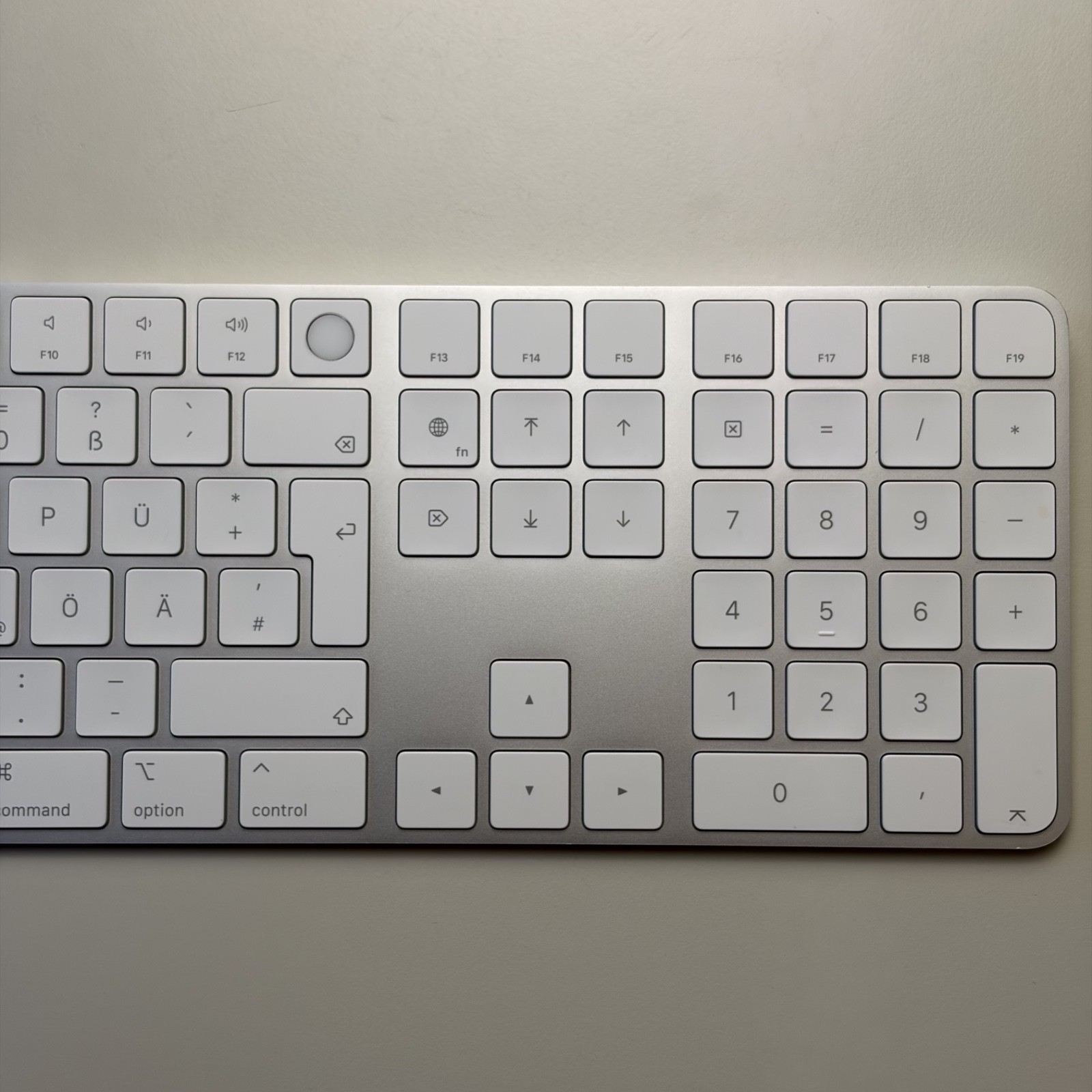 🌟EXCELLENT🌟 Apple Magic Keyboard with Touch ID and Numeric Keypad ⚡️Lightning Shipping⚡️