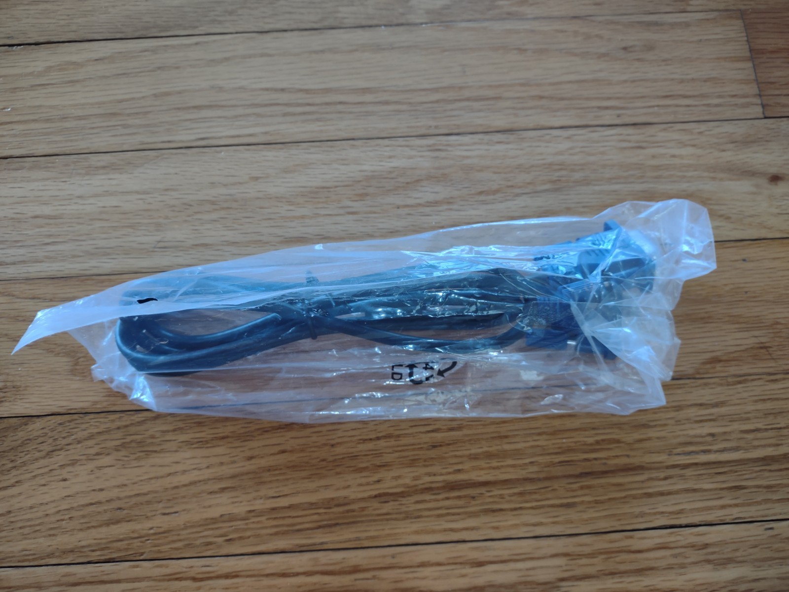 VGA Cable, Blue Connectors/Black Cable, 5 ft, New (Qty 35)
