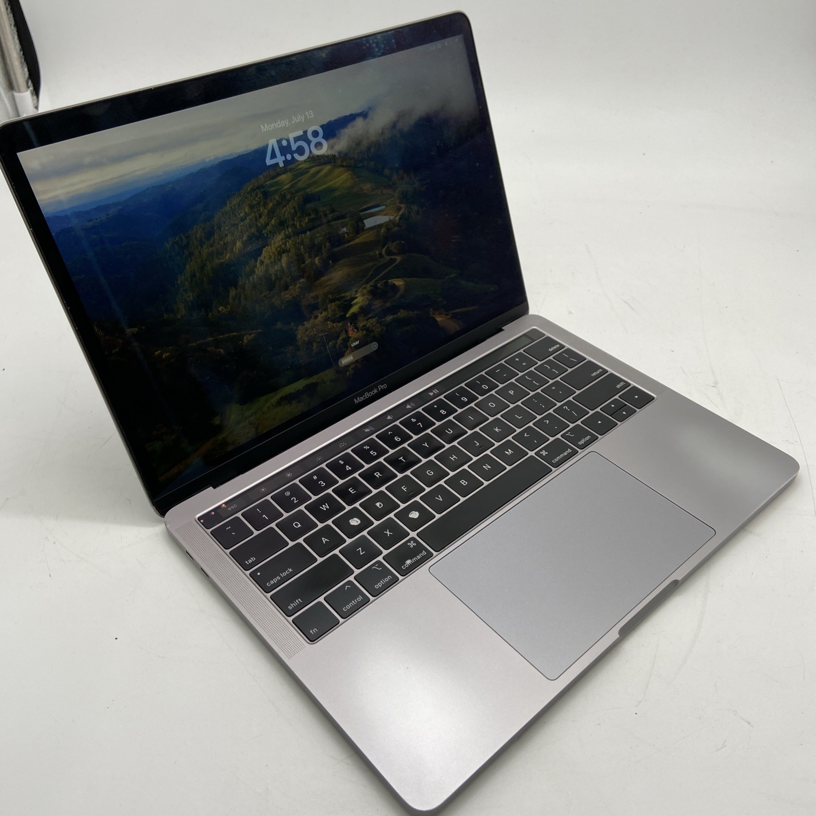 Apple MacBook Pro A1989 2018 i7 16GB RAM 256GB SSD 13″ Space Gray-Touch Bar