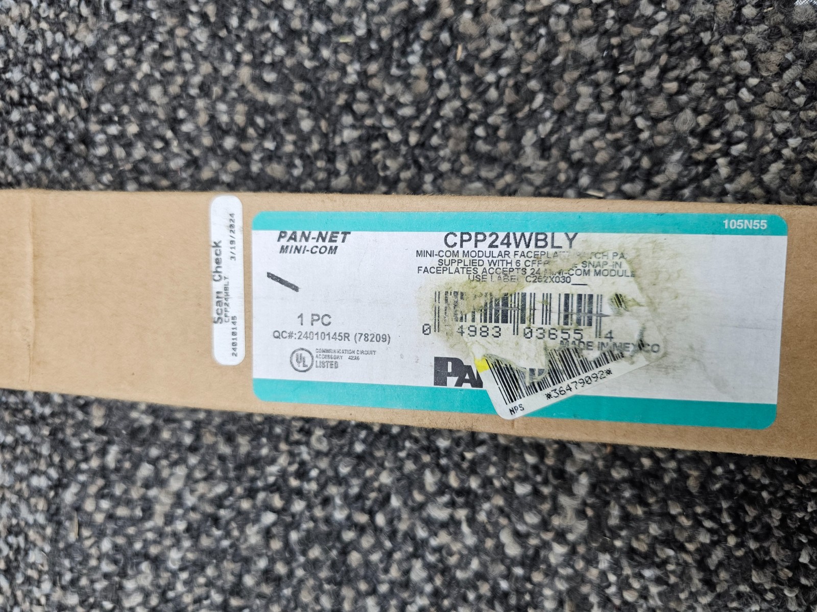 PANDUIT CPP24WBLY: 24-Port Mini-Com® Flat Modular Patch Panel, Black