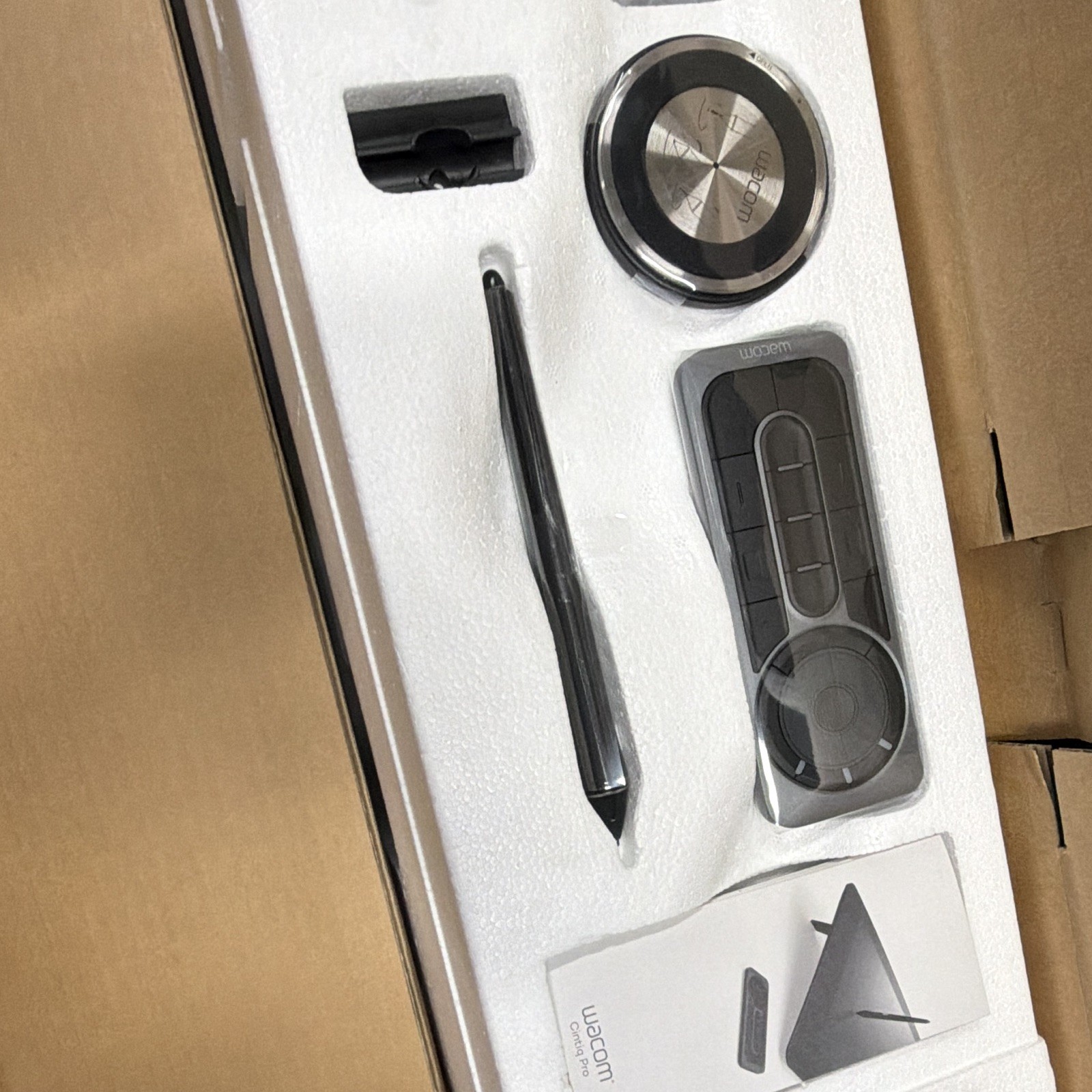 Wacom Cintiq Pro 24 24in Wired Graphics Tablet DTH2420K0 w/ Pro Pen 2
