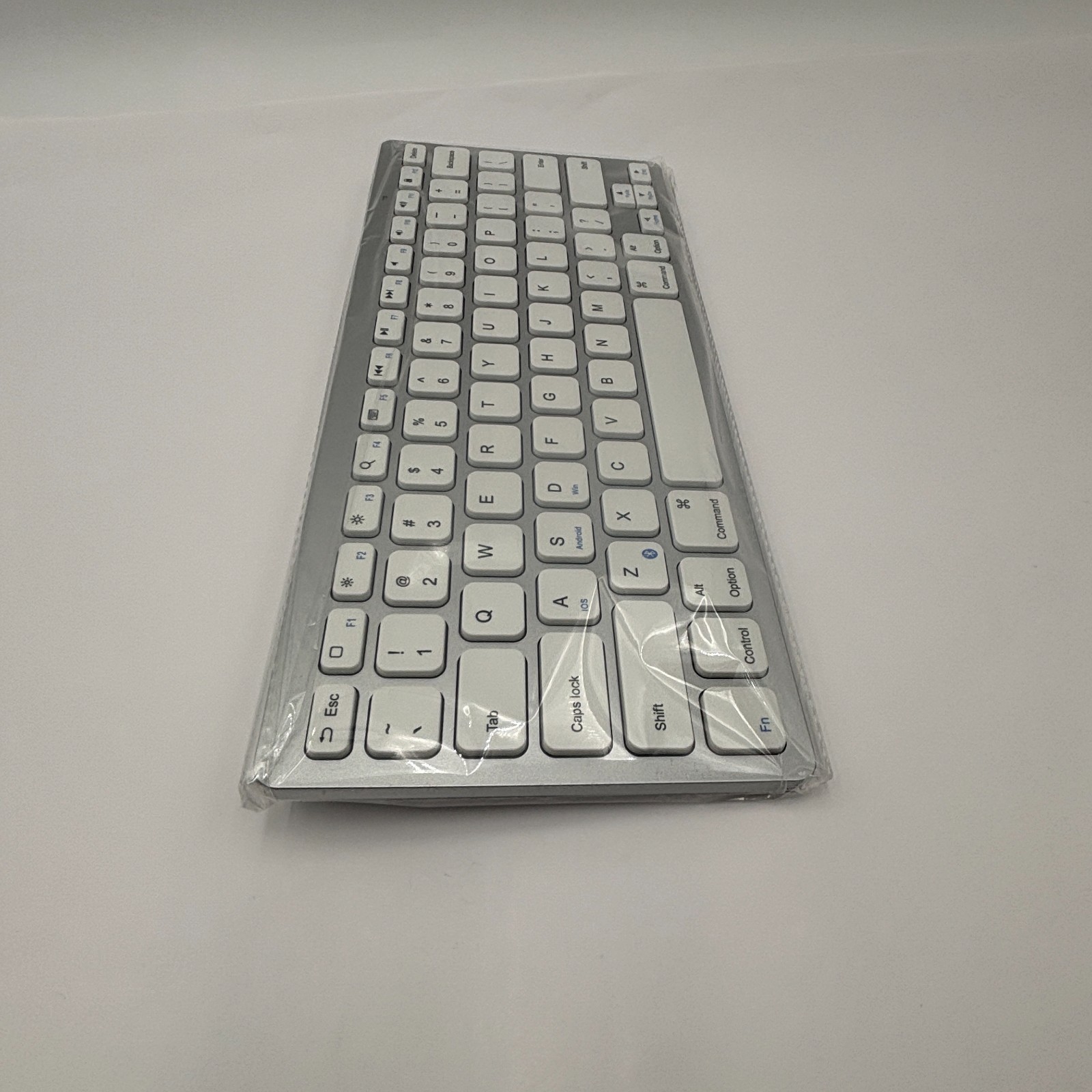 Anker Ultra Slim Bluetooth Keyboard – White – WiFi+Bluetooth – New Open Box