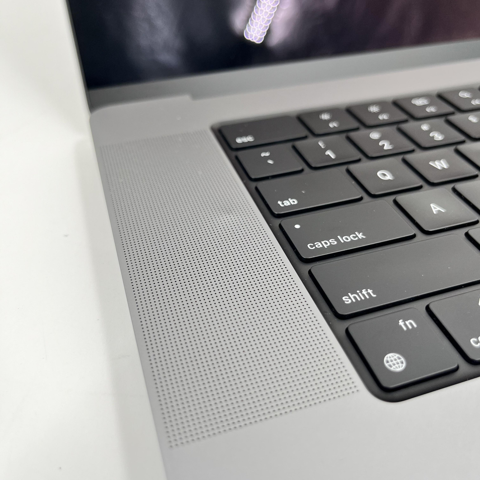 Apple MacBook Pro 16 2021 M1 Pro 3.2 GHz 10-Core CPU 16GB 1TB 16-Core GPU Gray