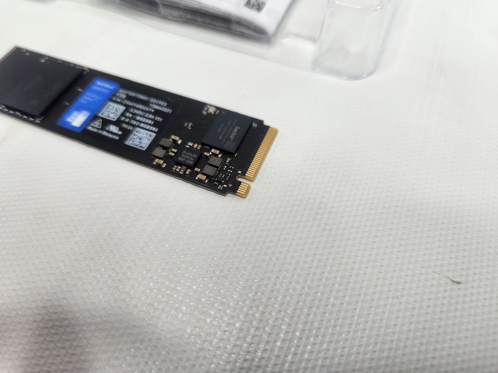 WD Blue 1TB Internal SSD SN5100 NVMe M.2 2280 PCIe Gen 4.0 WDS100T5B0E